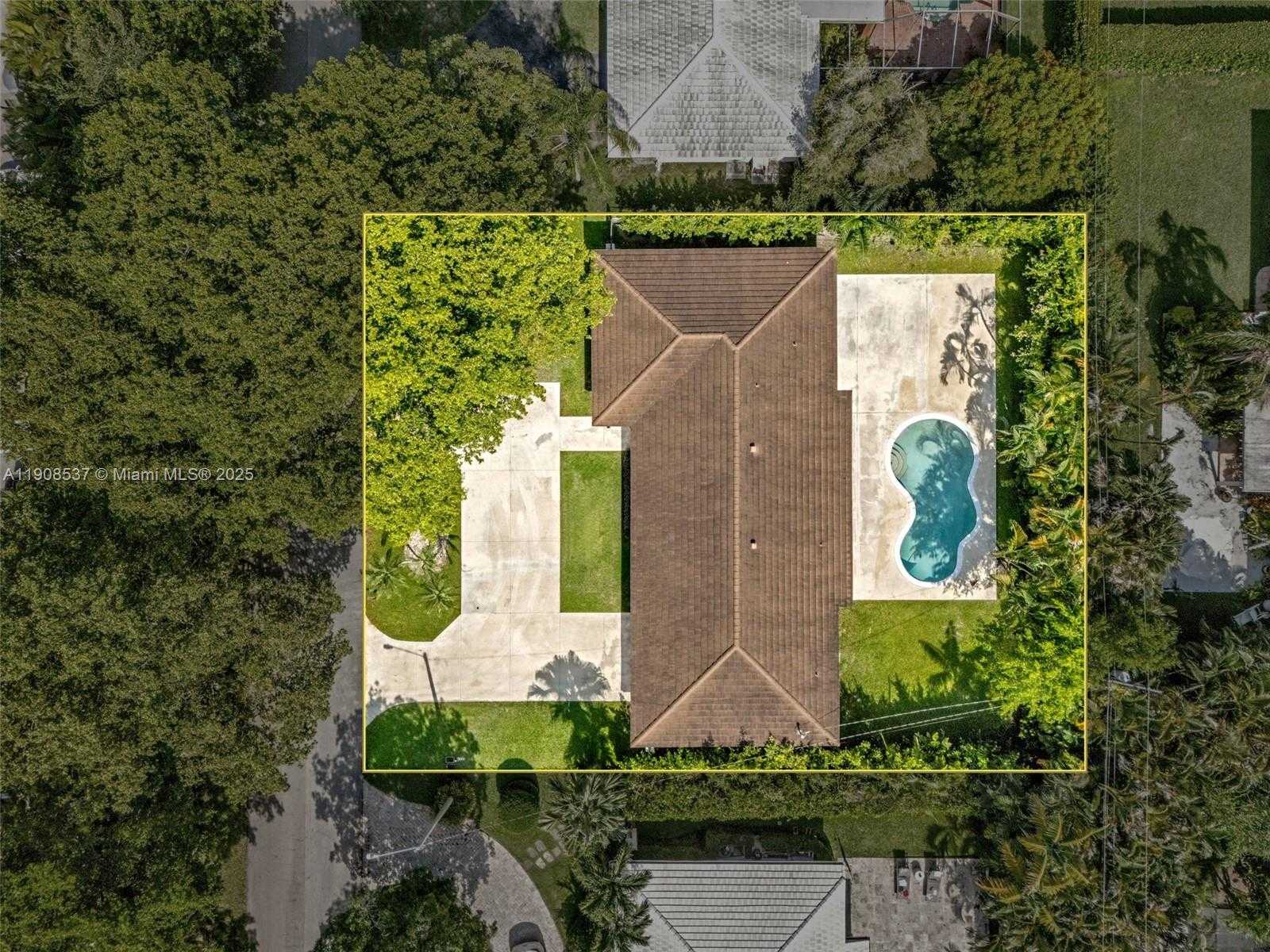 Small Image of 1460 CAMPAMENTO AVE, Coral Gables Number 45