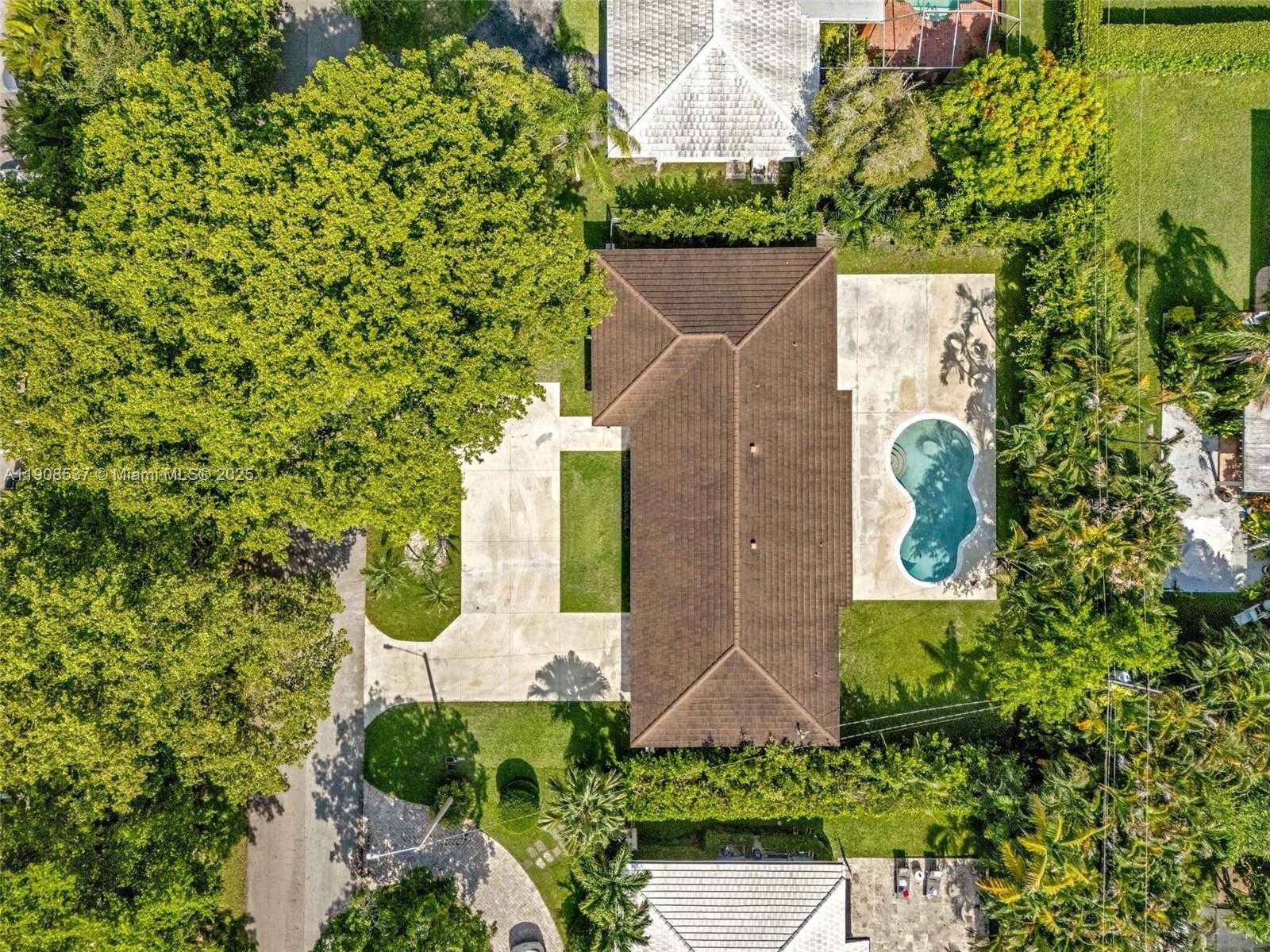 Small Image of 1460 CAMPAMENTO AVE, Coral Gables Number 46