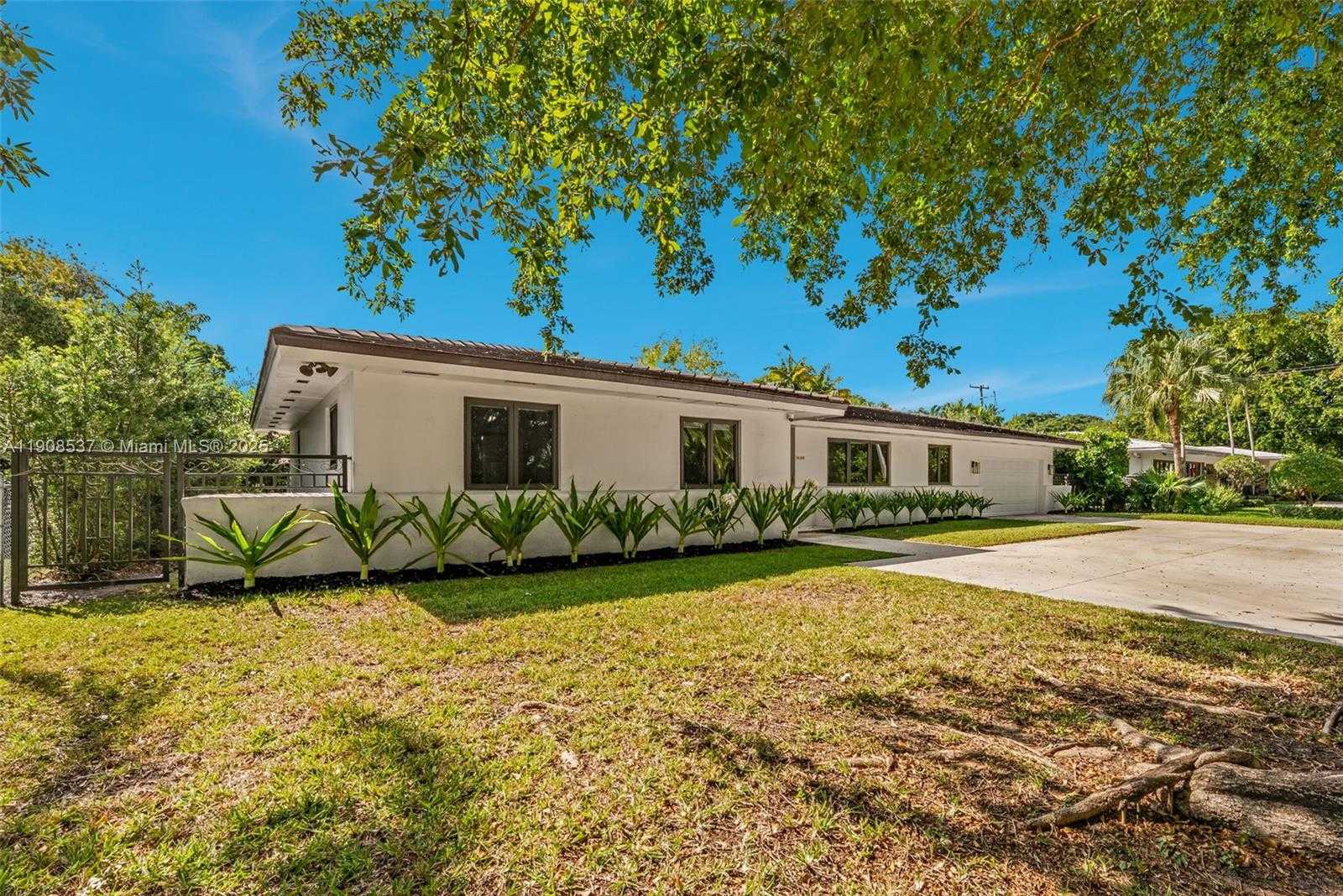 Small Image of 1460 CAMPAMENTO AVE, Coral Gables Number 5
