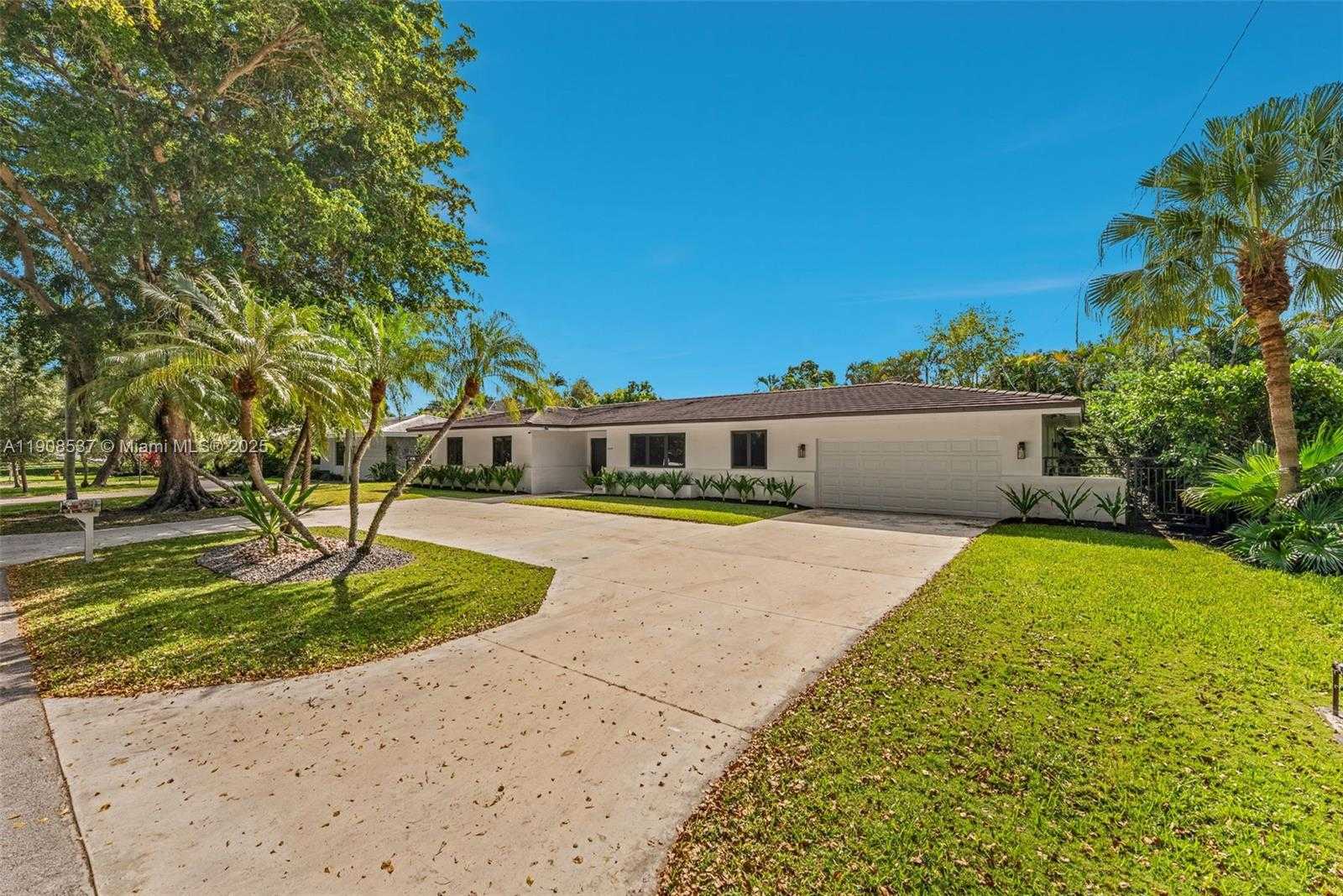 Small Image of 1460 CAMPAMENTO AVE, Coral Gables Number 8