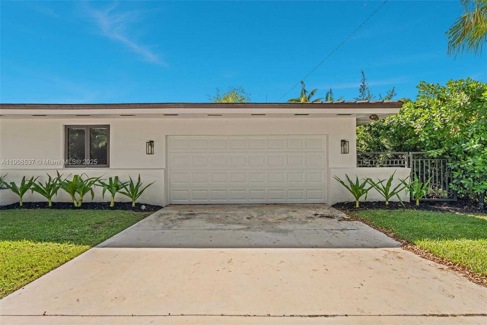 Small Image of 1460 CAMPAMENTO AVE, Coral Gables Number 9