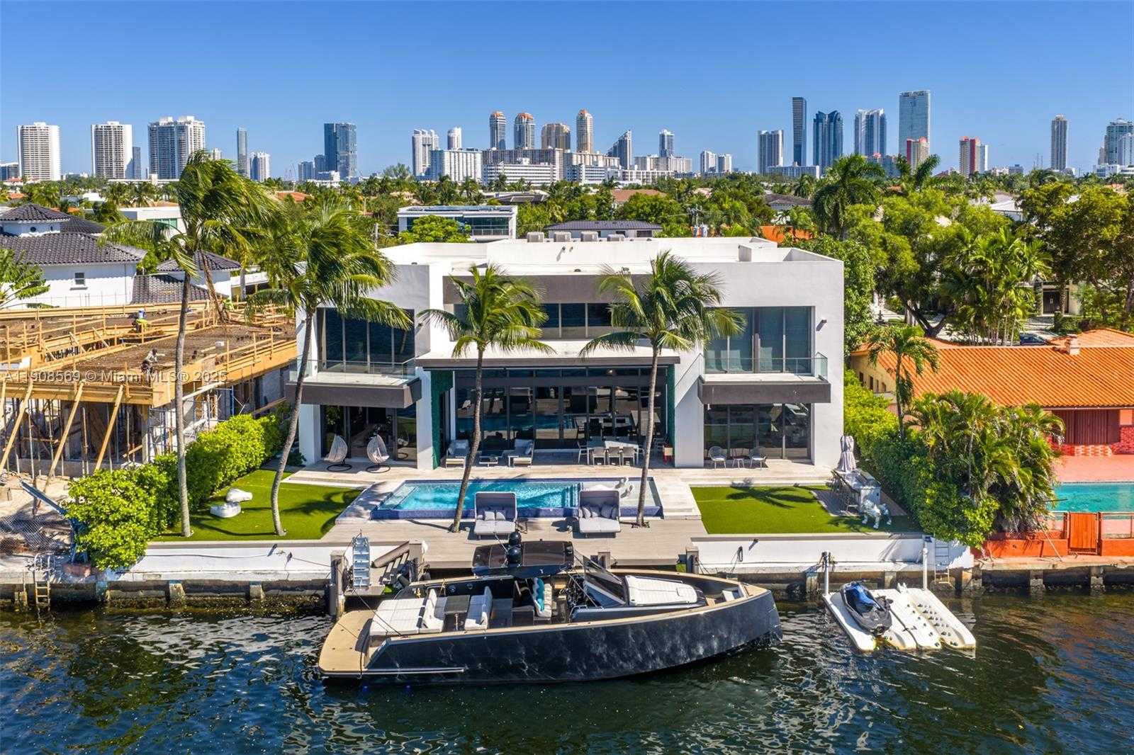 Small Image of 16470 NORTH EAST 30TH AVE, North Miami Beach Number 12