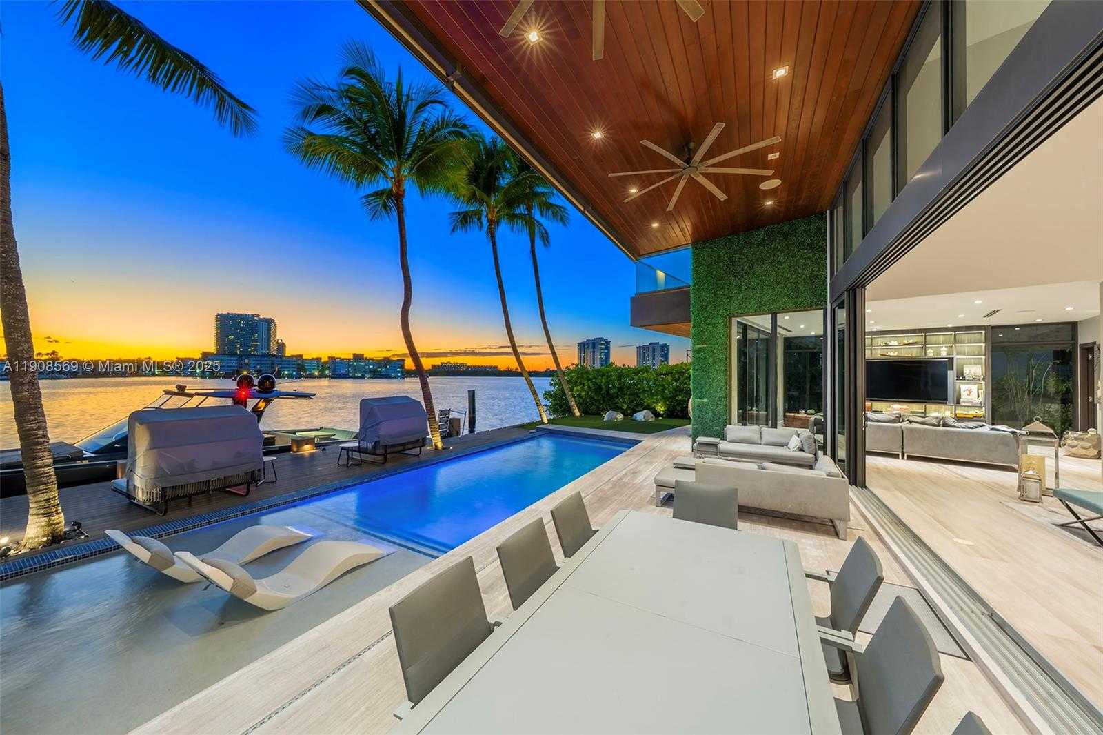 Small Image of 16470 NORTH EAST 30TH AVE, North Miami Beach Number 2