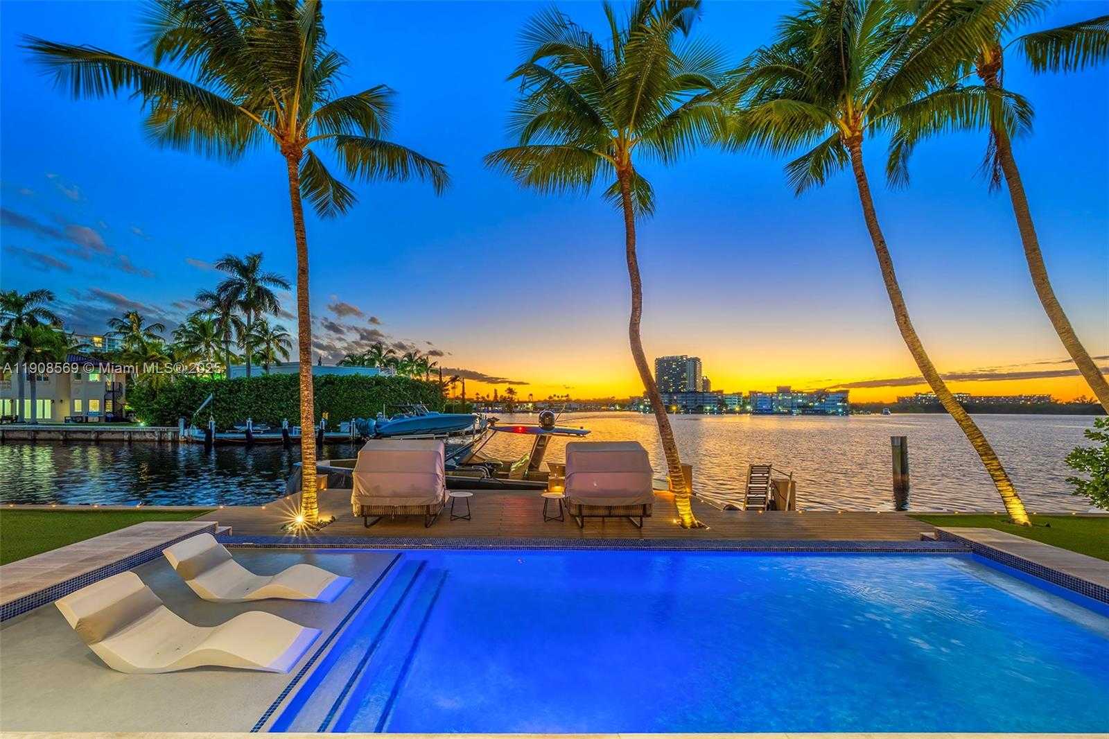 Small Image of 16470 NORTH EAST 30TH AVE, North Miami Beach Number 3