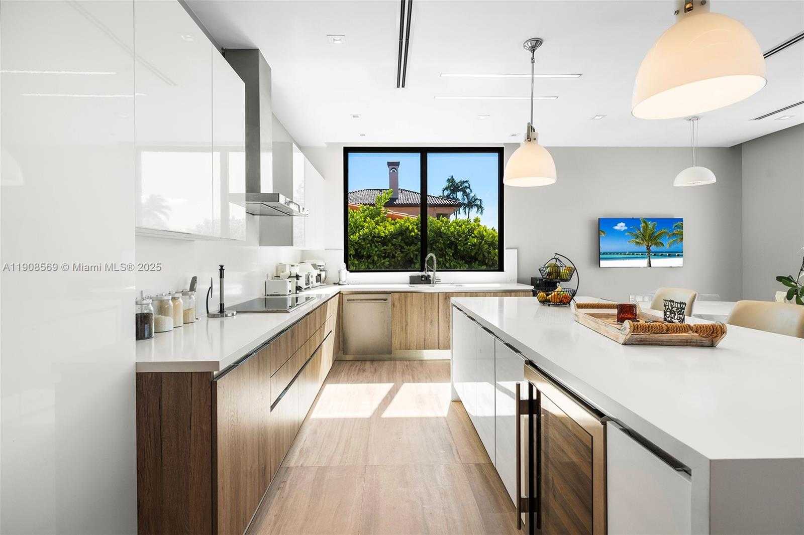 Small Image of 16470 NORTH EAST 30TH AVE, North Miami Beach Number 42