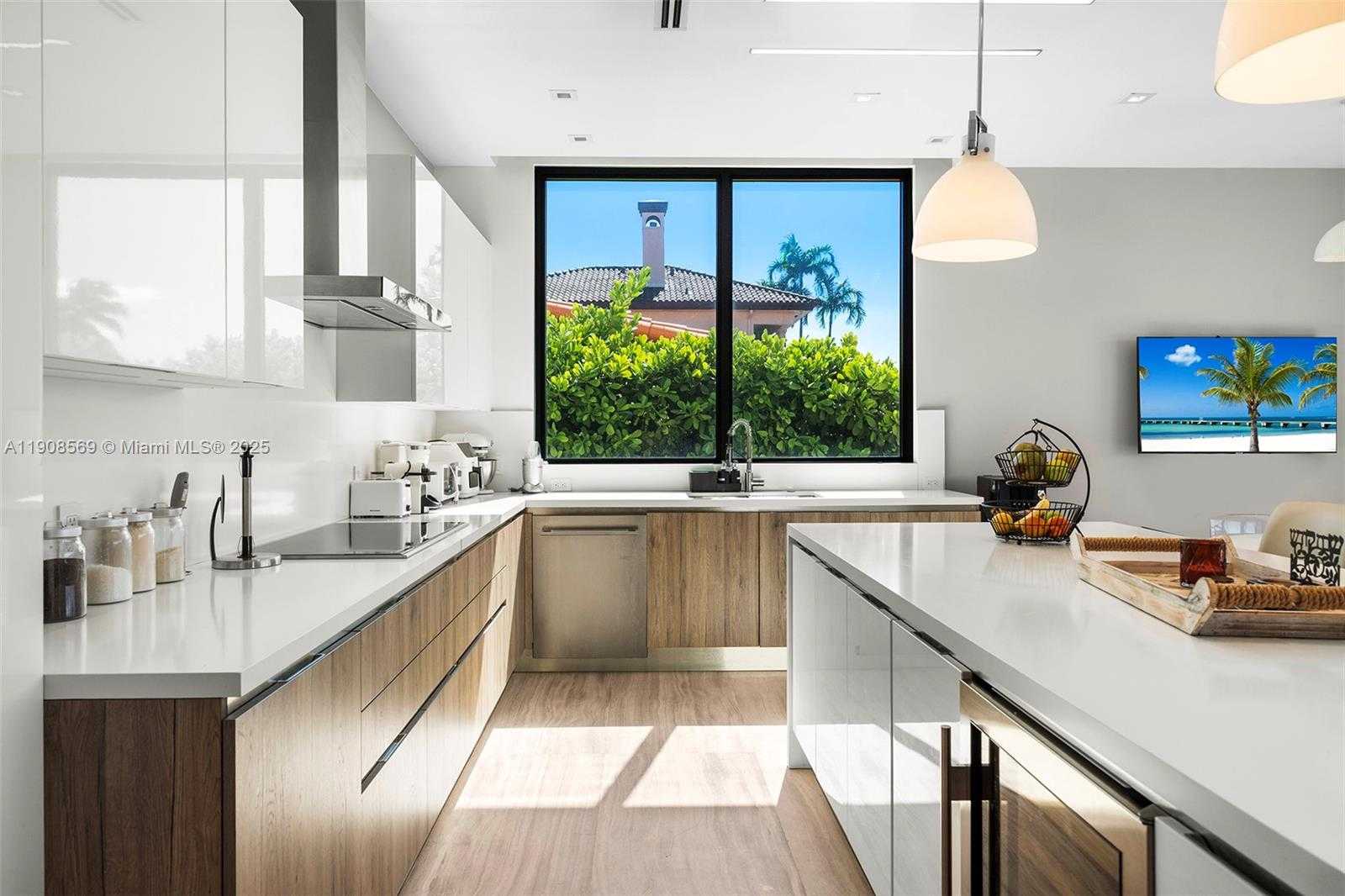 Small Image of 16470 NORTH EAST 30TH AVE, North Miami Beach Number 43