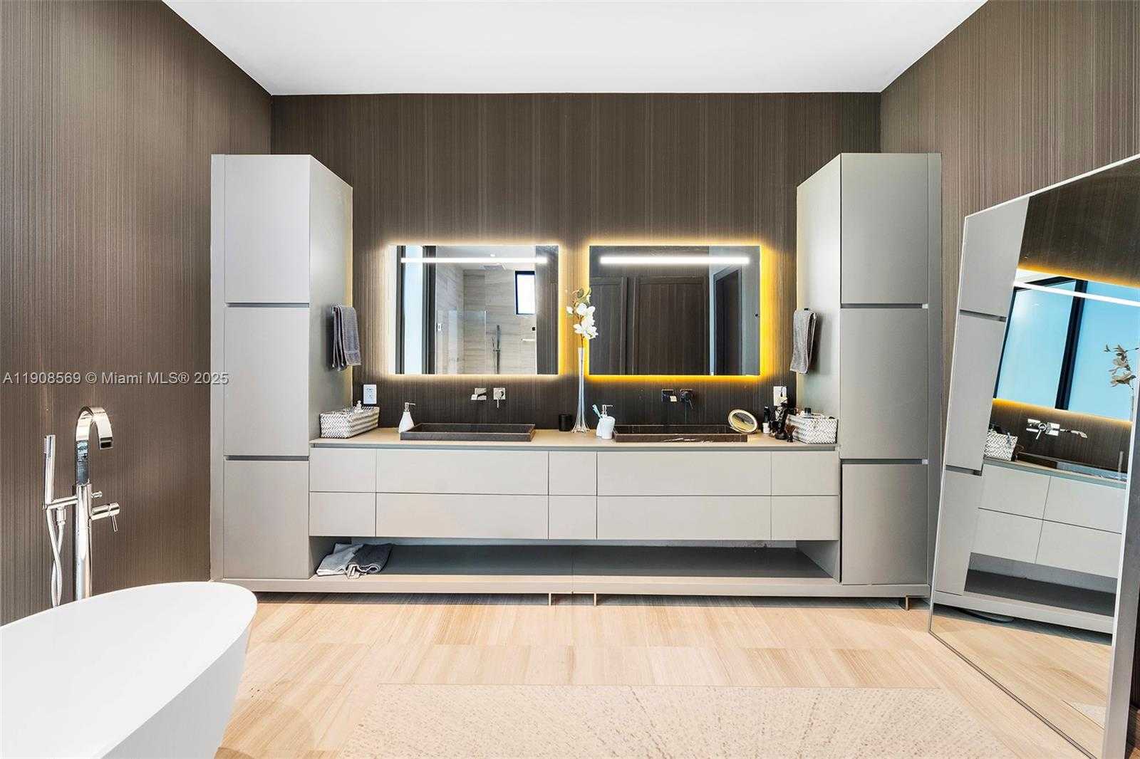 Small Image of 16470 NORTH EAST 30TH AVE, North Miami Beach Number 63