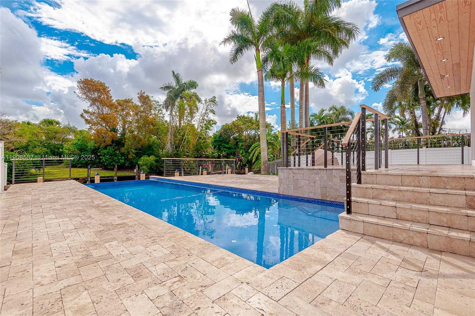 Small Image of 2436 2436 OKEECHOBEE LANE, Fort Lauderdale Number 14