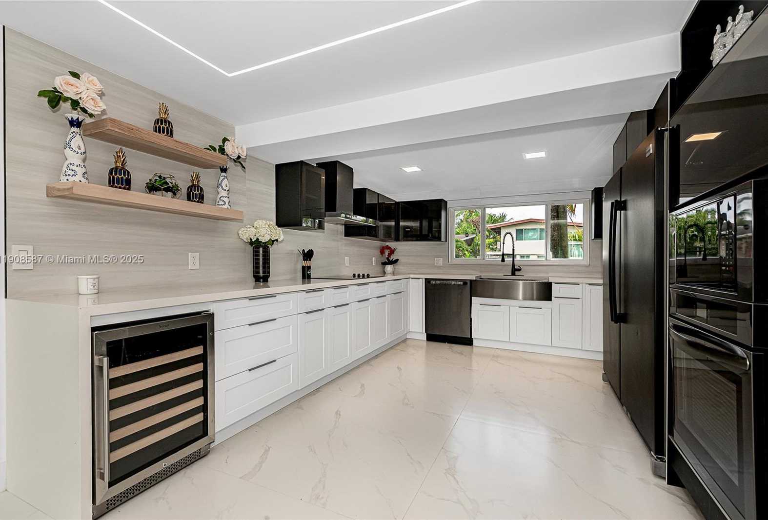 Small Image of 2436 2436 OKEECHOBEE LANE, Fort Lauderdale Number 28