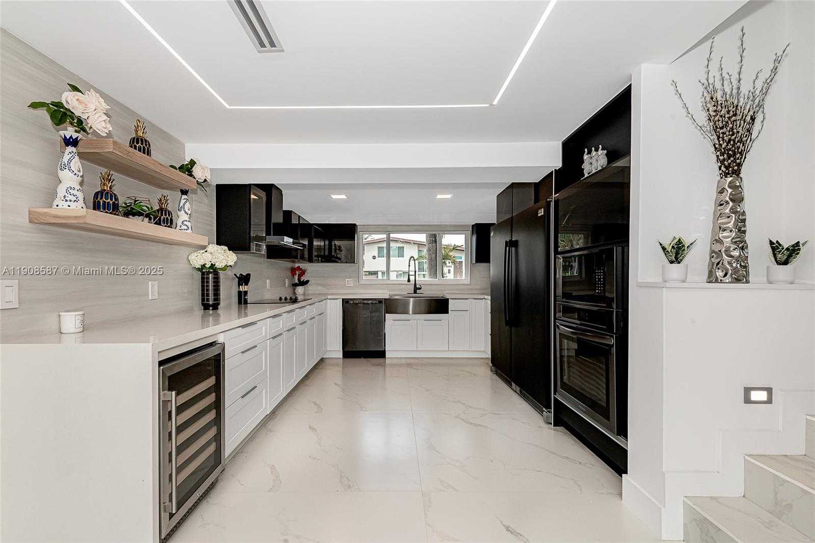 Small Image of 2436 2436 OKEECHOBEE LANE, Fort Lauderdale Number 29