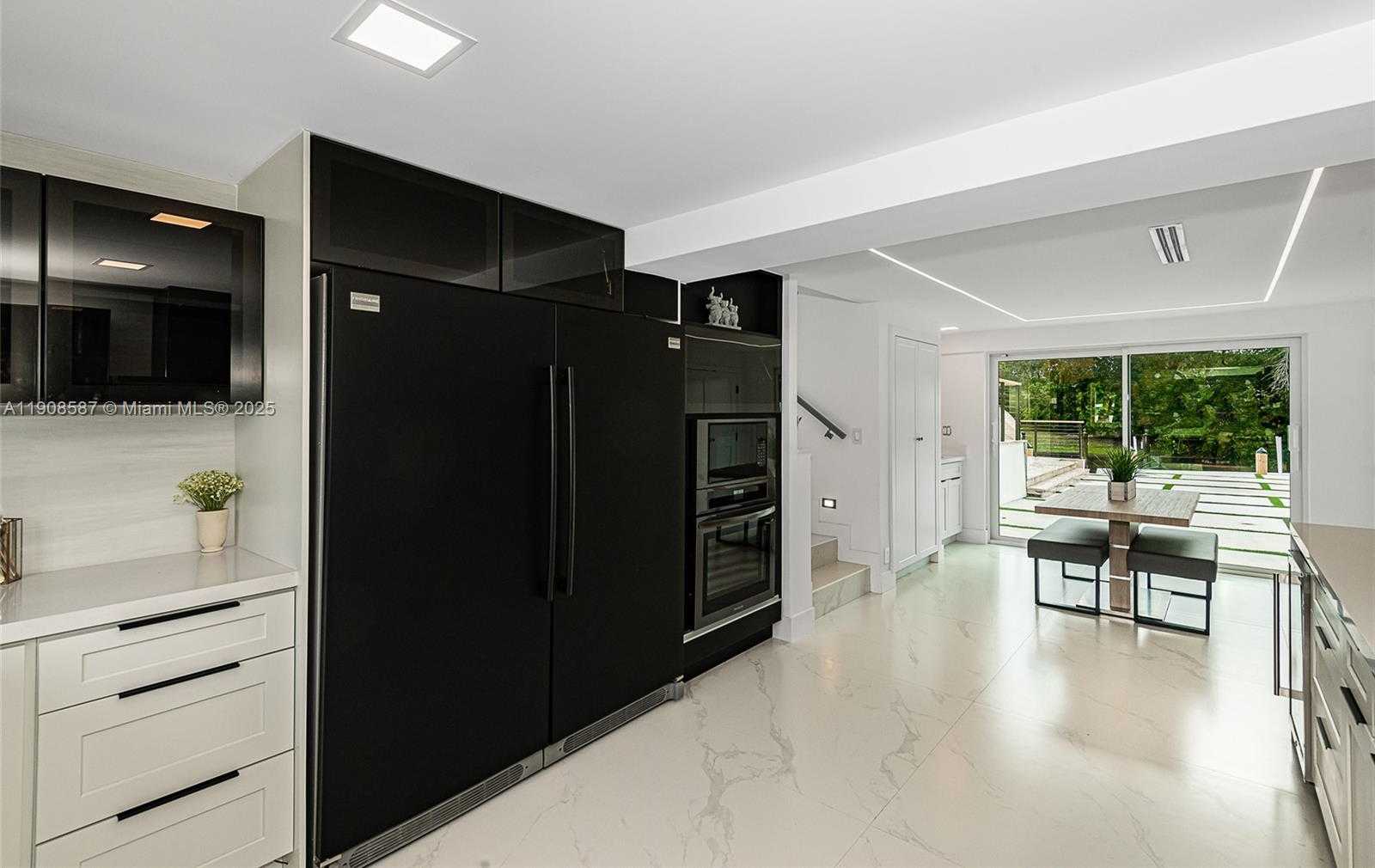 Small Image of 2436 2436 OKEECHOBEE LANE, Fort Lauderdale Number 30