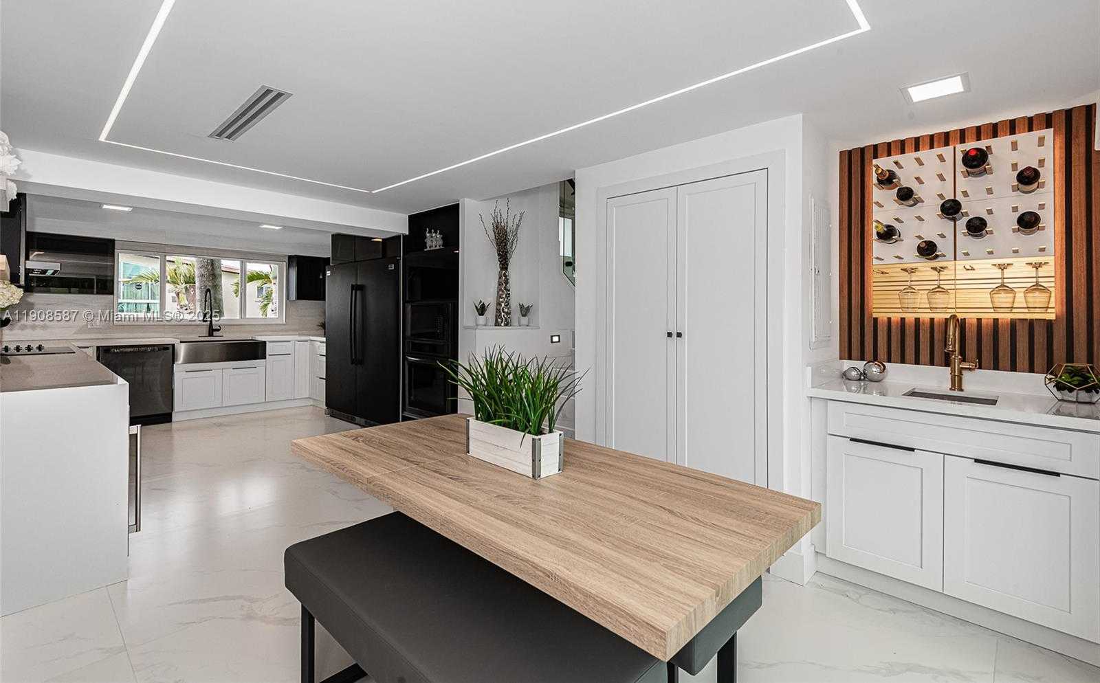 Small Image of 2436 2436 OKEECHOBEE LANE, Fort Lauderdale Number 34