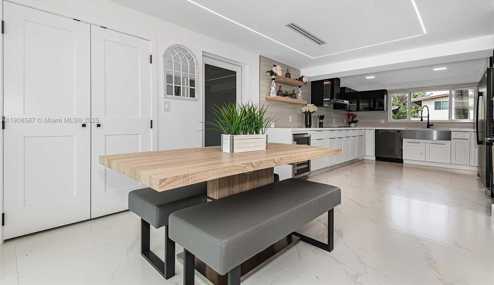 Small Image of 2436 2436 OKEECHOBEE LANE, Fort Lauderdale Number 35