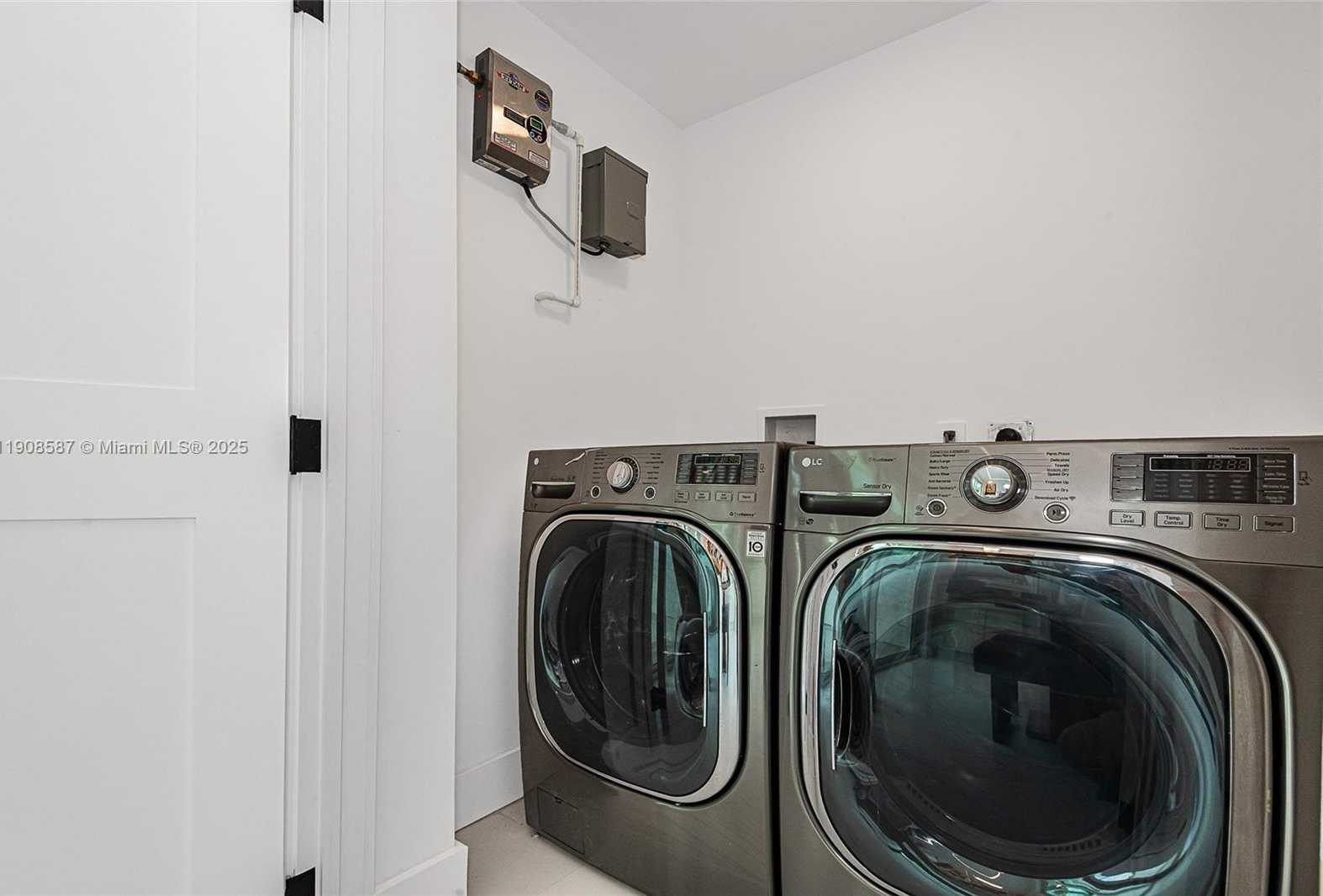 Small Image of 2436 2436 OKEECHOBEE LANE, Fort Lauderdale Number 36