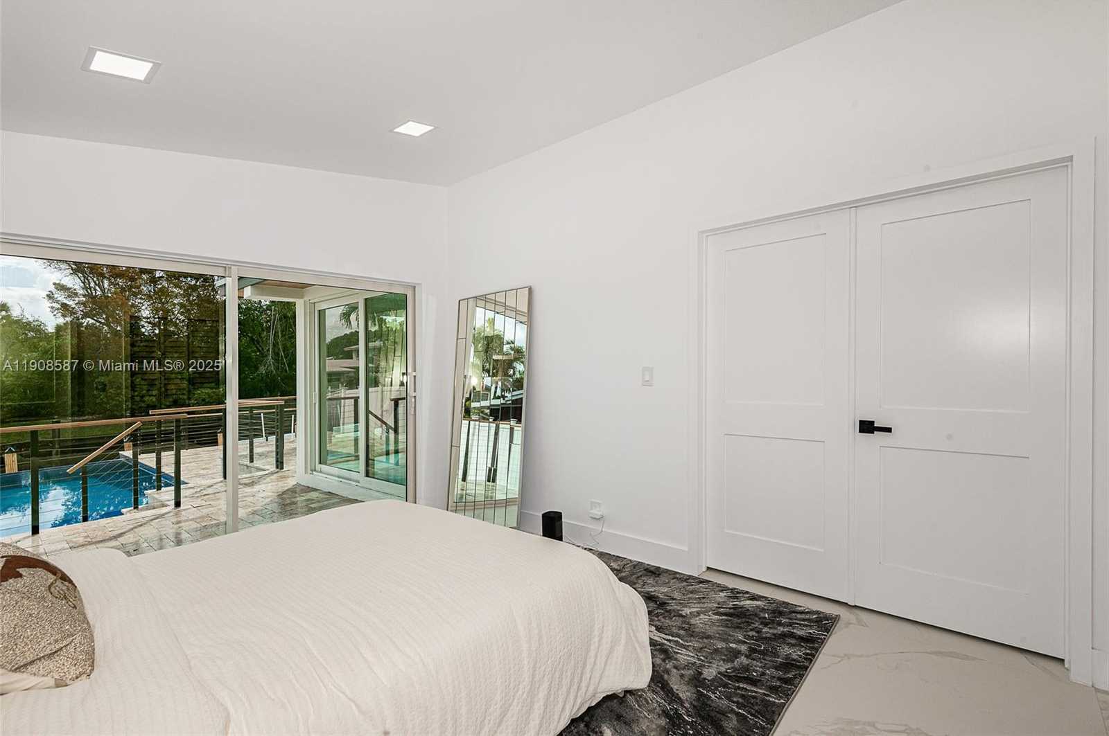 Small Image of 2436 2436 OKEECHOBEE LANE, Fort Lauderdale Number 38