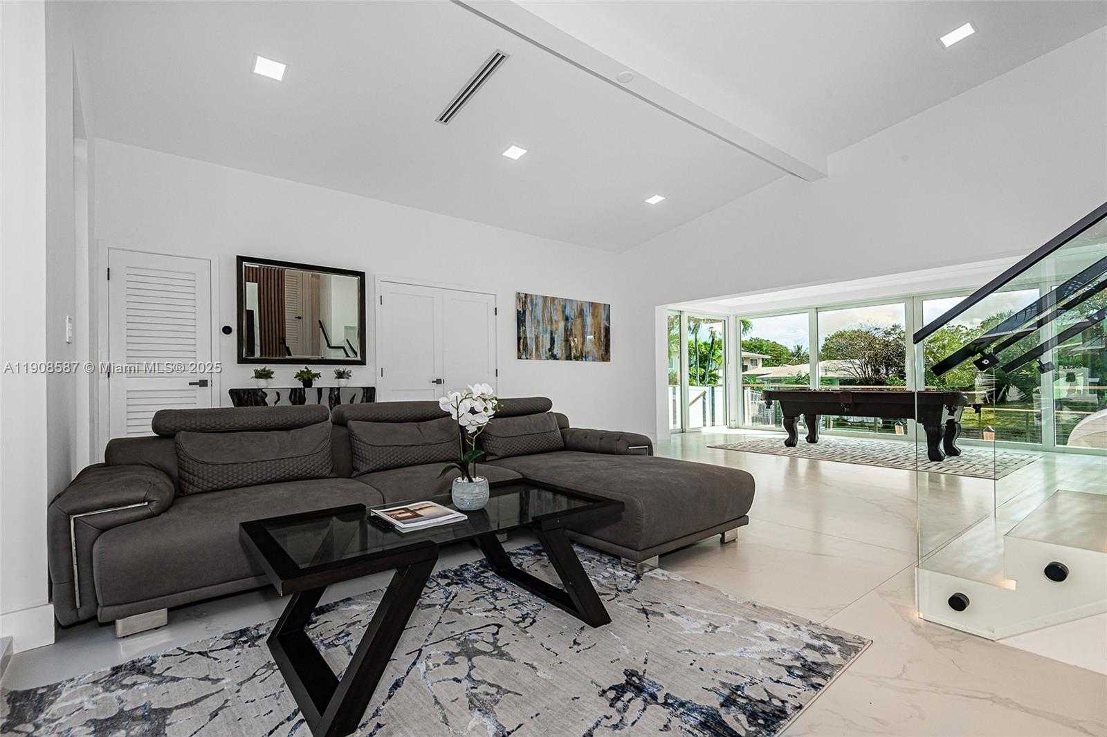Small Image of 2436 2436 OKEECHOBEE LANE, Fort Lauderdale Number 4