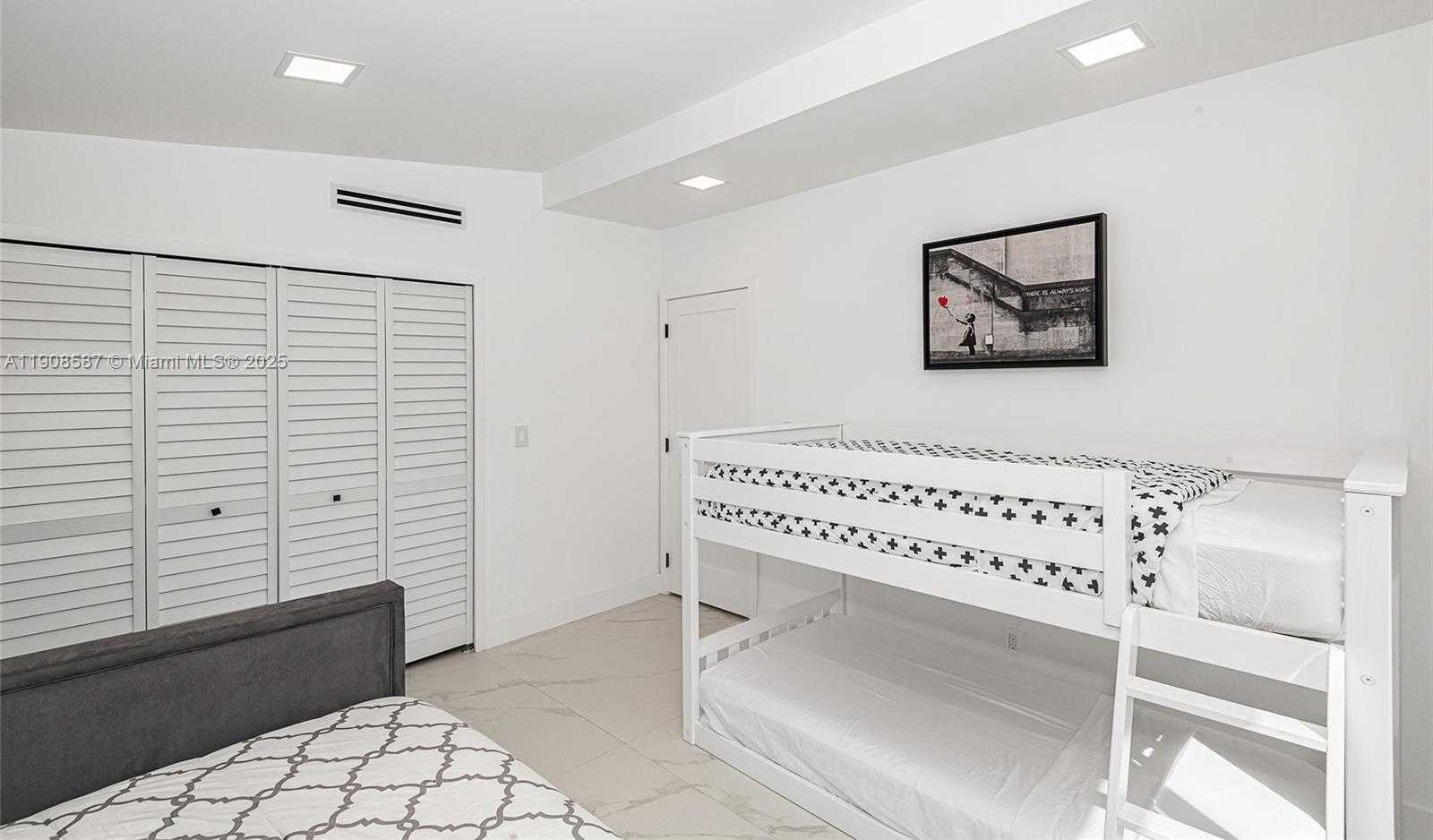 Small Image of 2436 2436 OKEECHOBEE LANE, Fort Lauderdale Number 42