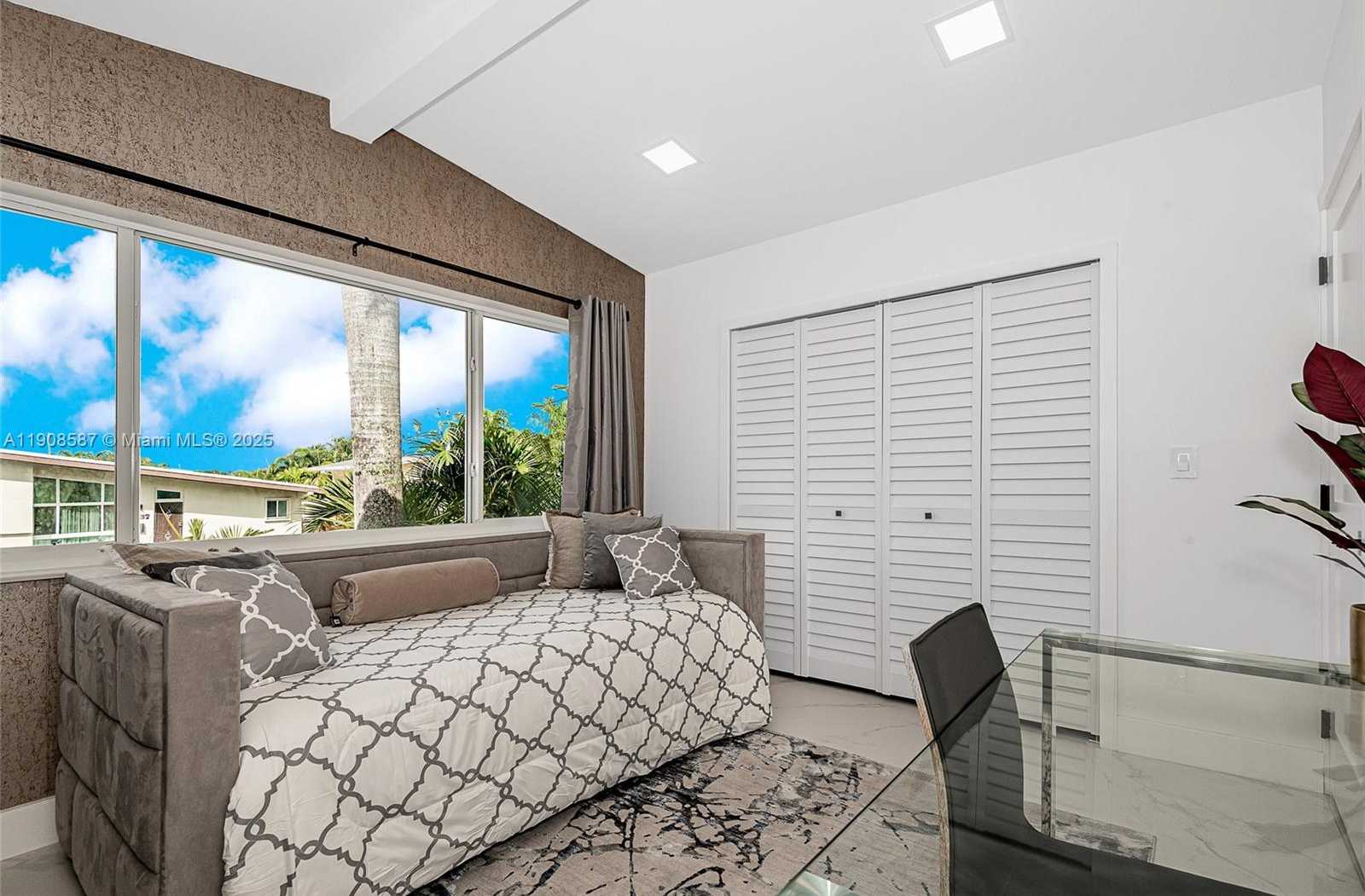 Small Image of 2436 2436 OKEECHOBEE LANE, Fort Lauderdale Number 46