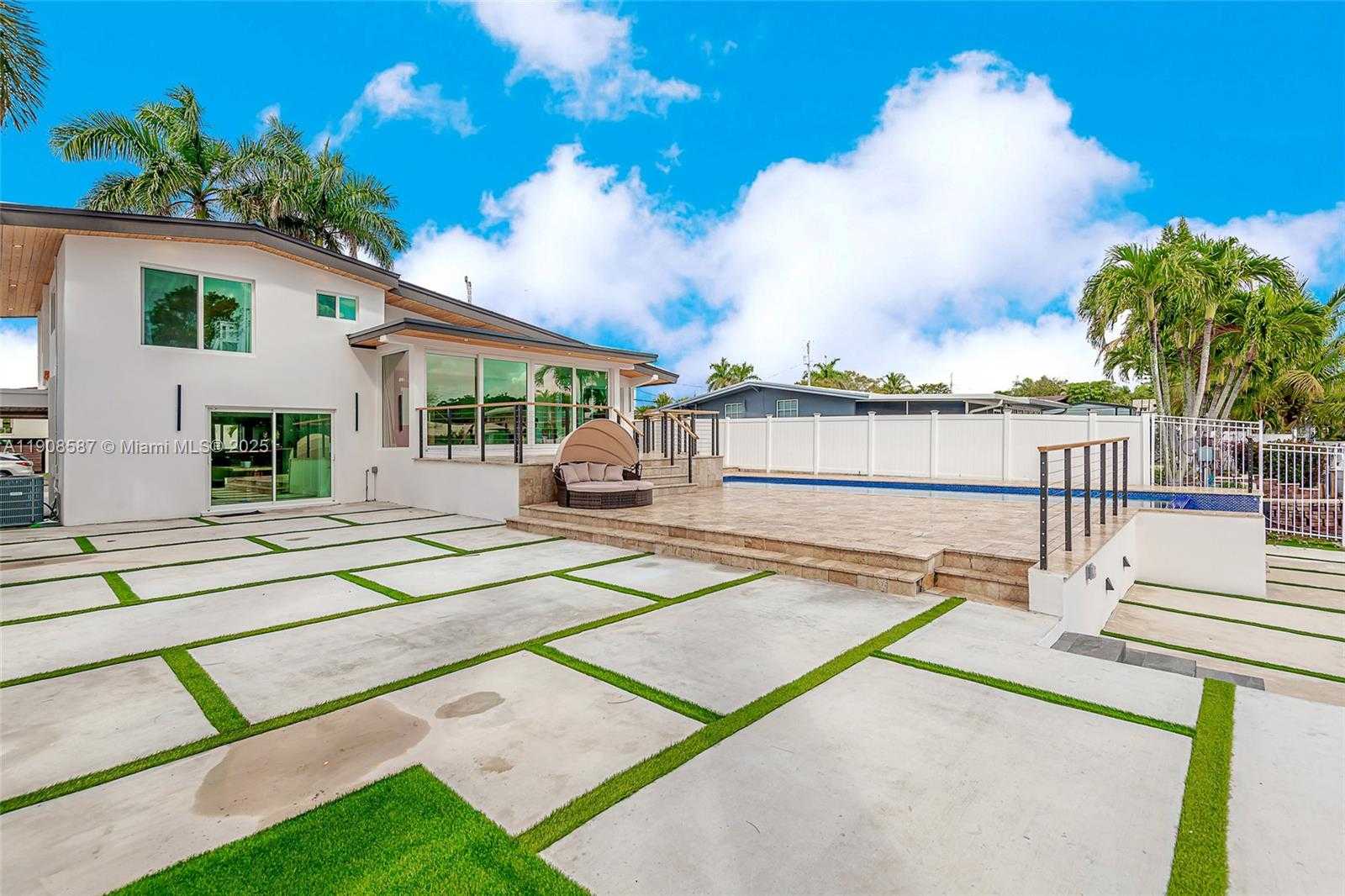 Small Image of 2436 2436 OKEECHOBEE LANE, Fort Lauderdale Number 51