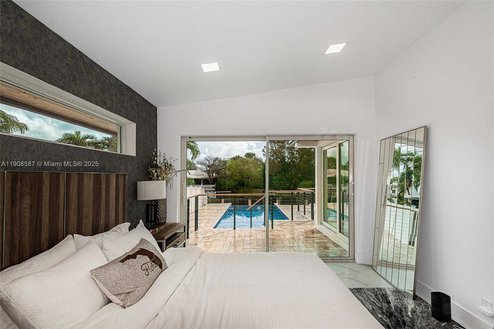 Small Image of 2436 2436 OKEECHOBEE LANE, Fort Lauderdale Number 52