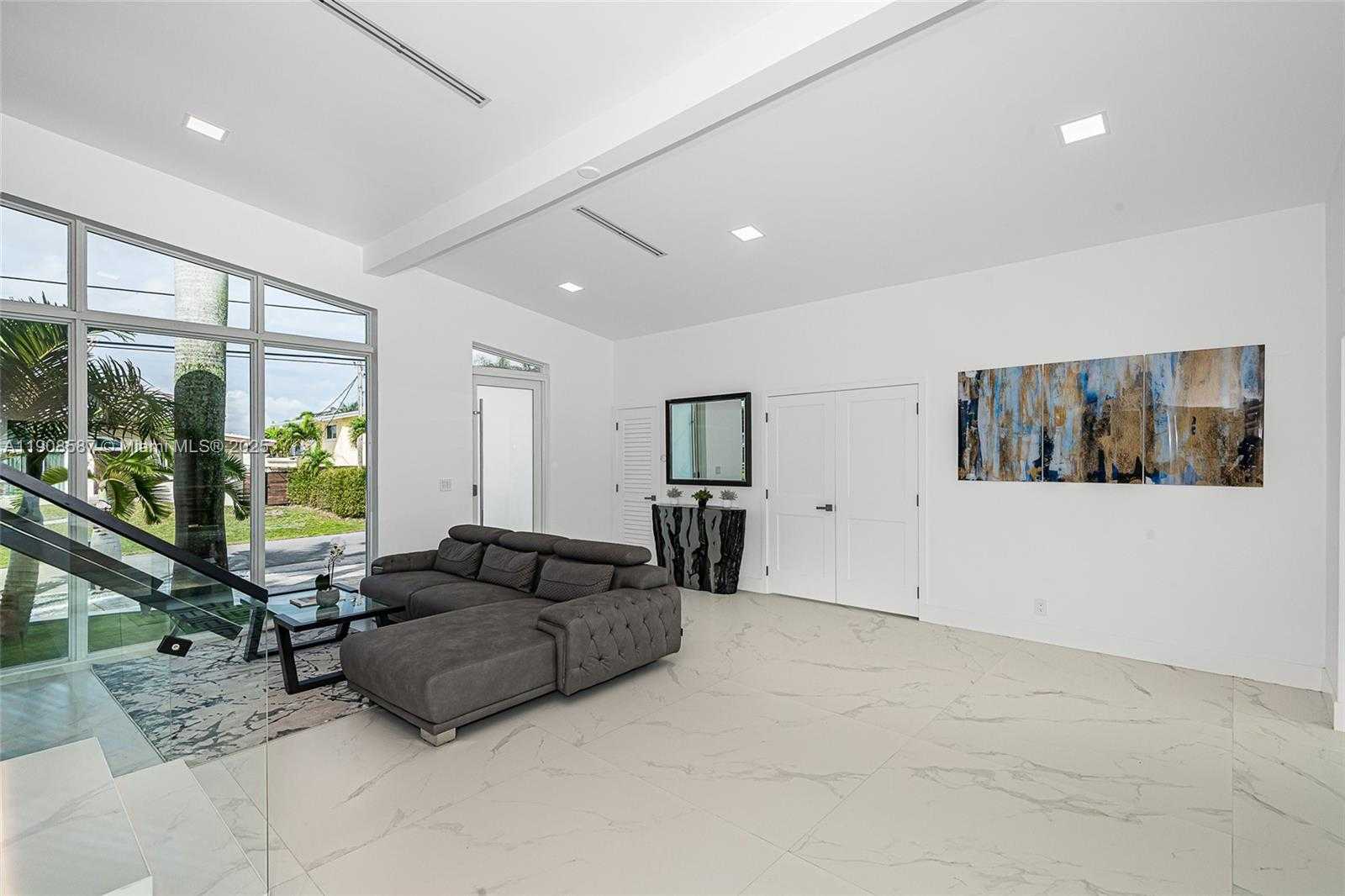 Small Image of 2436 2436 OKEECHOBEE LANE, Fort Lauderdale Number 6