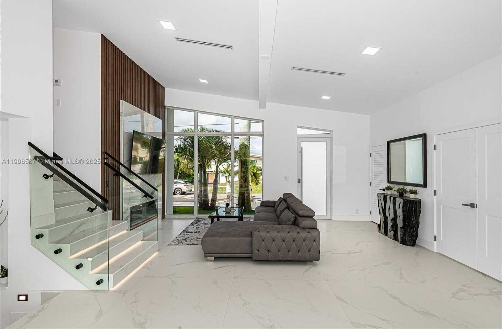 Small Image of 2436 2436 OKEECHOBEE LANE, Fort Lauderdale Number 7