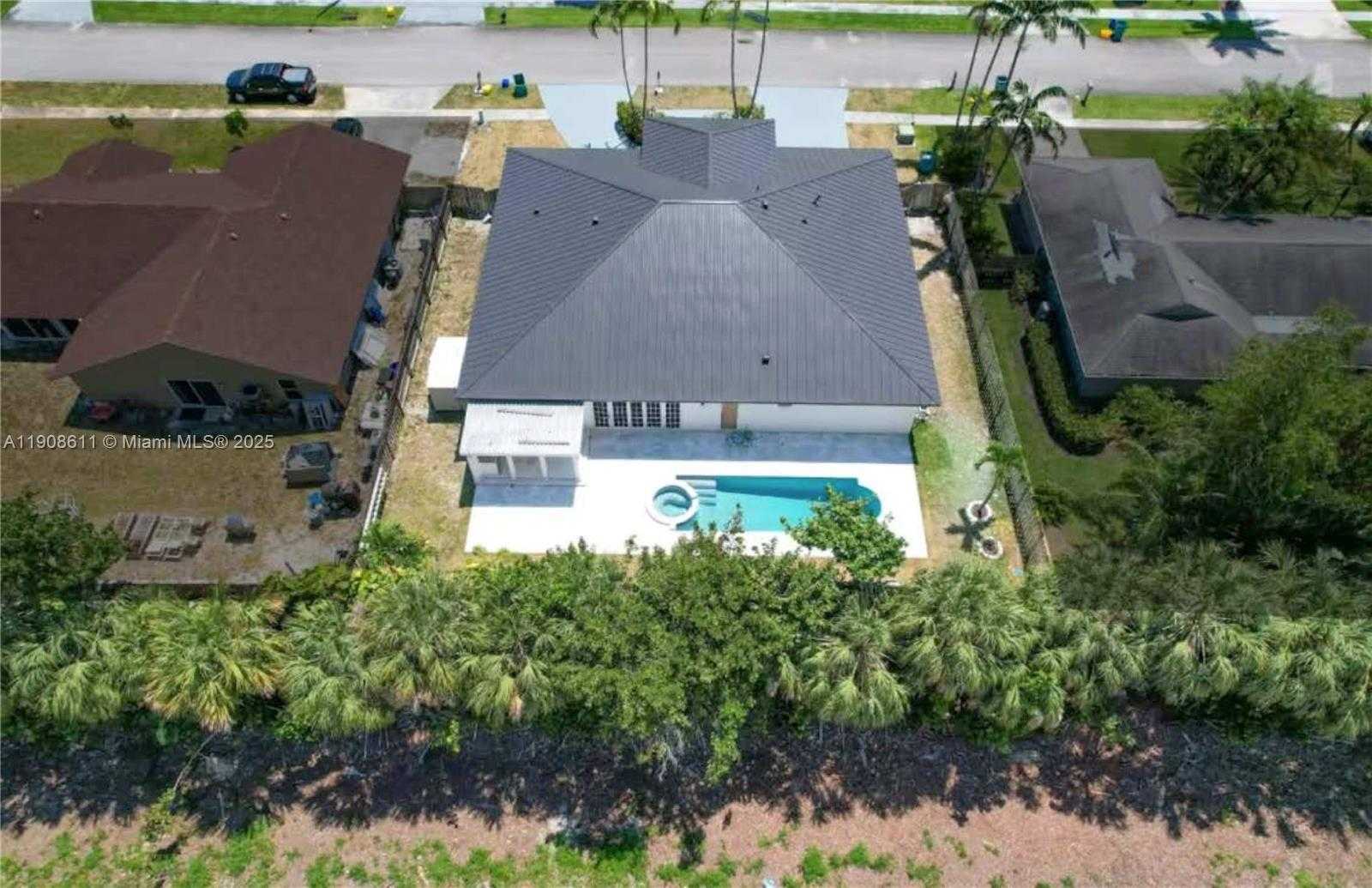 Small Image of 3409 DIANE DR, Boynton Beach Number 17