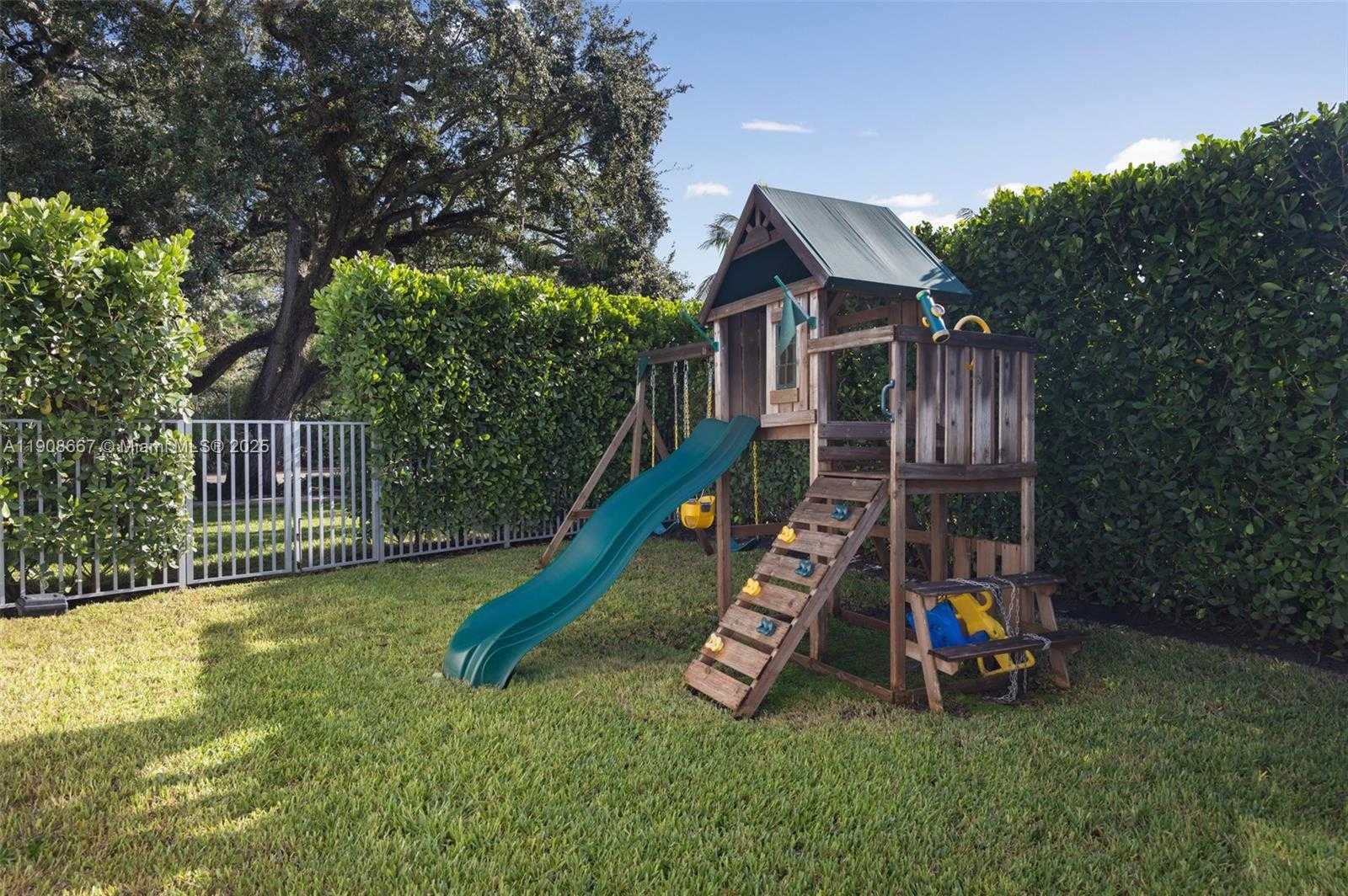 Small Image of 5906 MALL MALL, Coral Gables Number 26