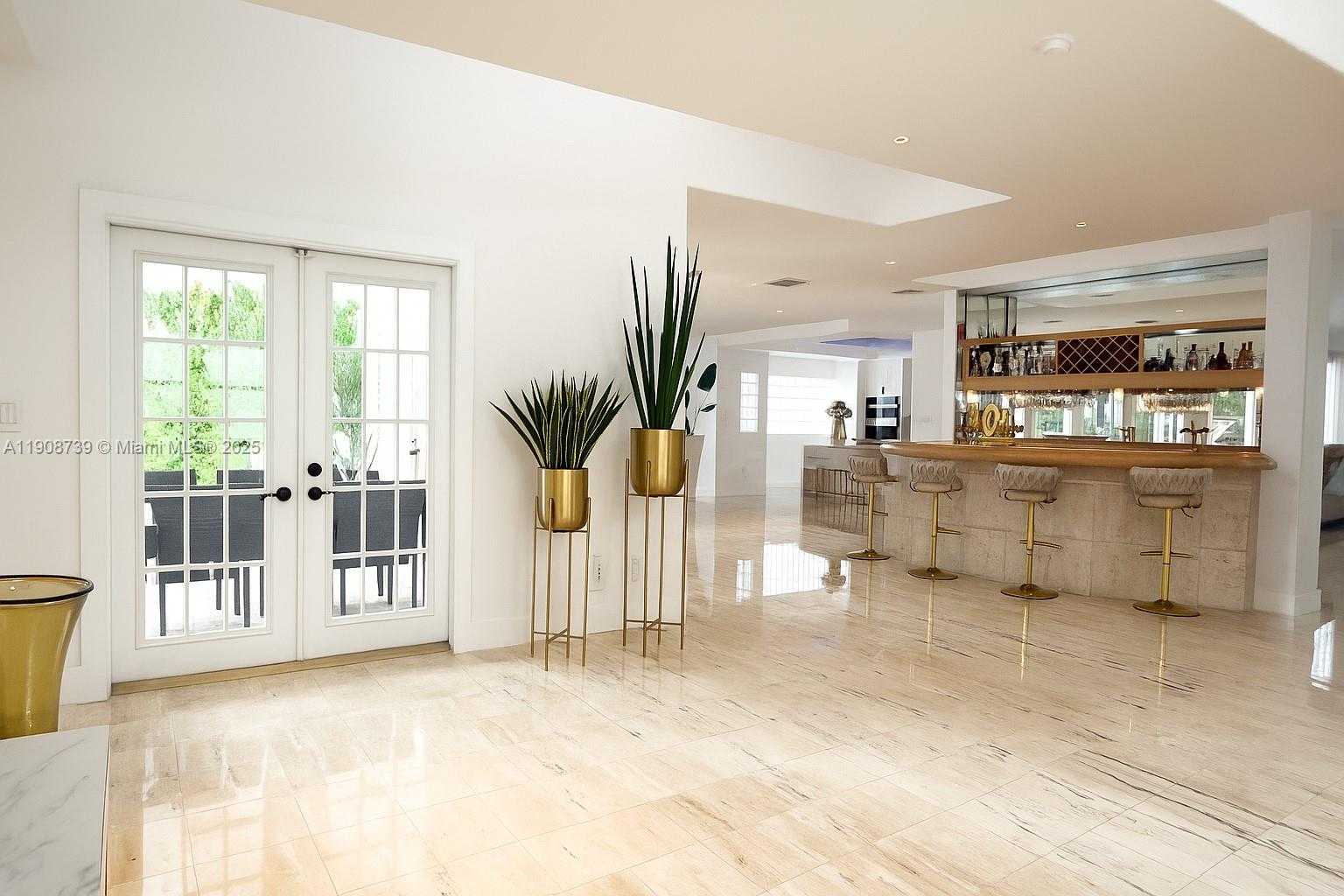 Small Image of 15106 NORTH WEST 89TH CT, Miami Lakes Number 13