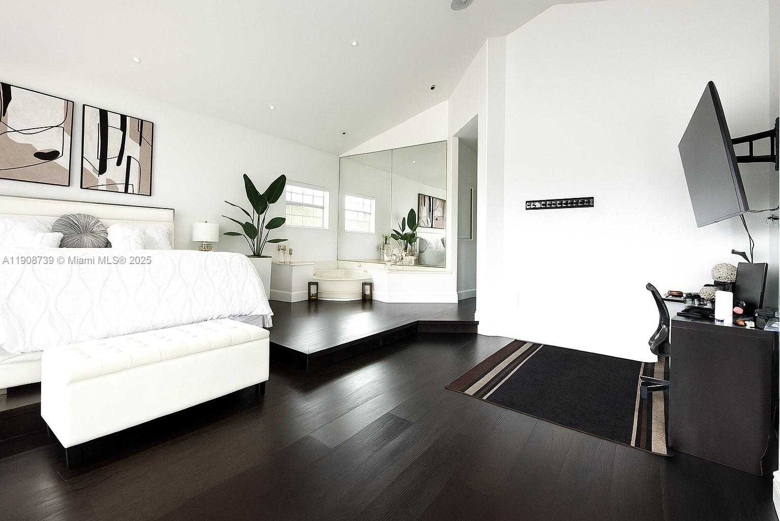 Small Image of 15106 NORTH WEST 89TH CT, Miami Lakes Number 25