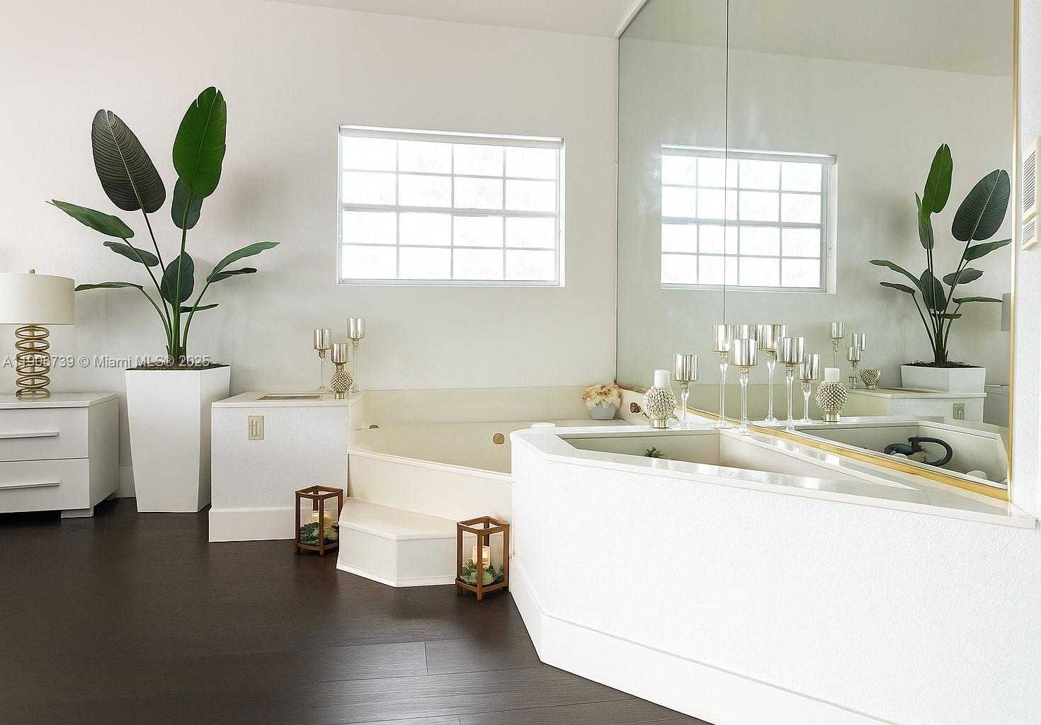 Small Image of 15106 NORTH WEST 89TH CT, Miami Lakes Number 27