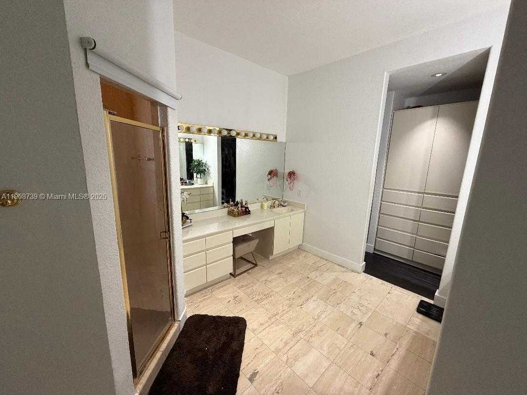 Small Image of 15106 NORTH WEST 89TH CT, Miami Lakes Number 28