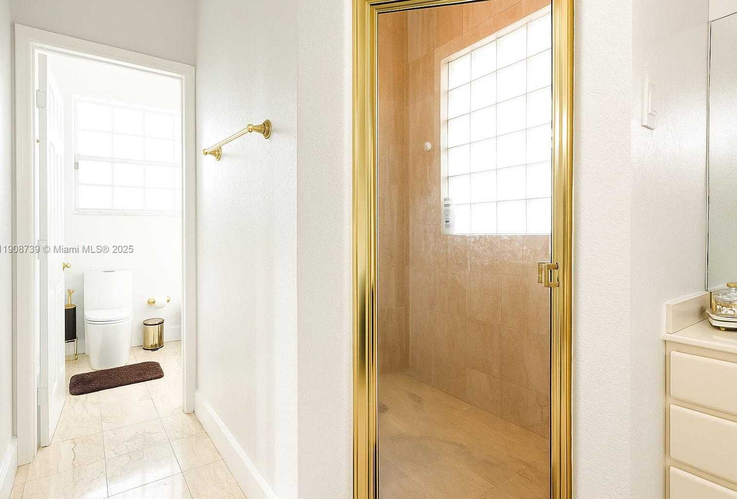 Small Image of 15106 NORTH WEST 89TH CT, Miami Lakes Number 29