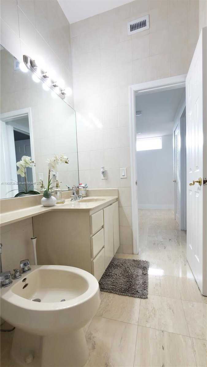 Small Image of 15106 NORTH WEST 89TH CT, Miami Lakes Number 37