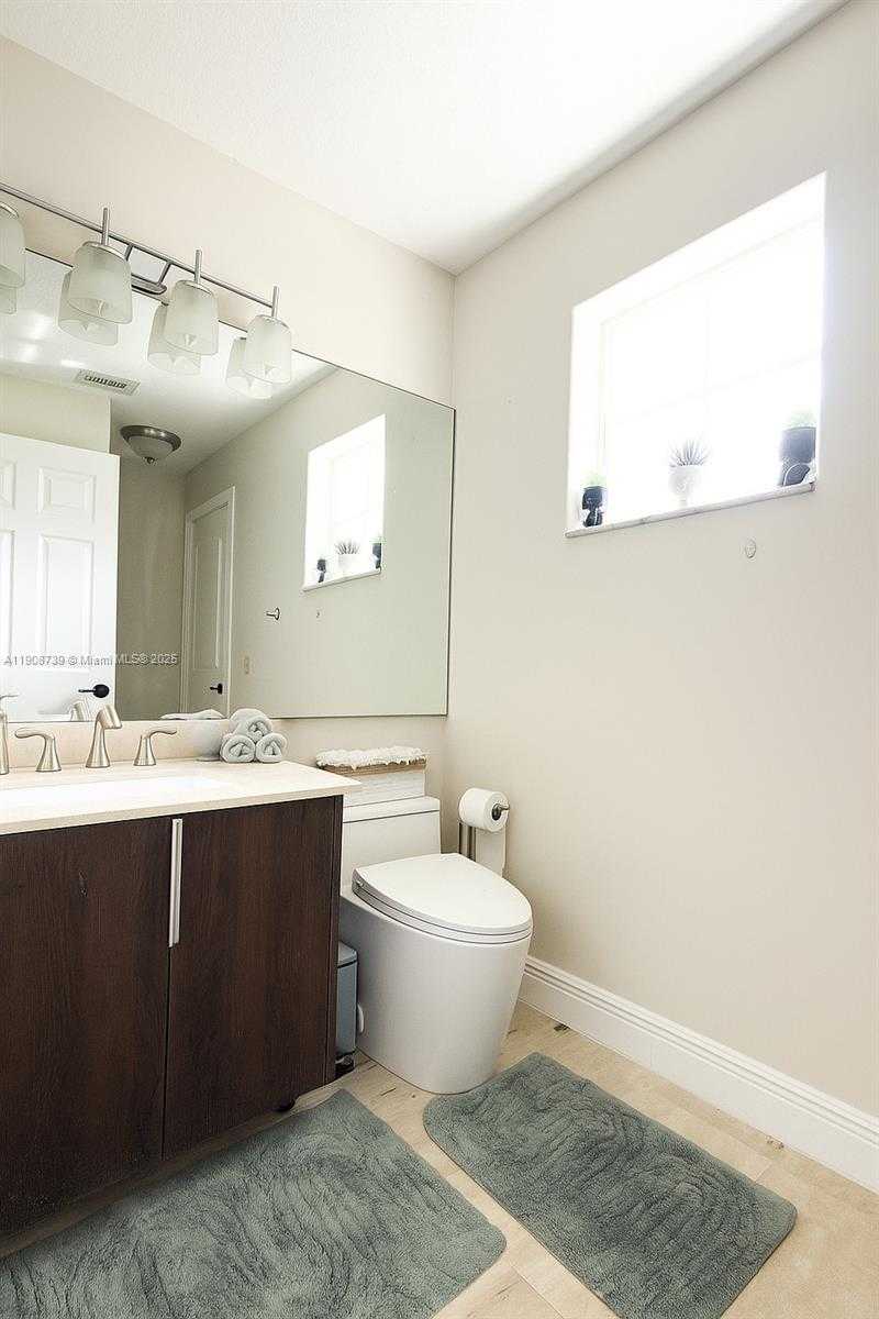 Small Image of 15106 NORTH WEST 89TH CT, Miami Lakes Number 38