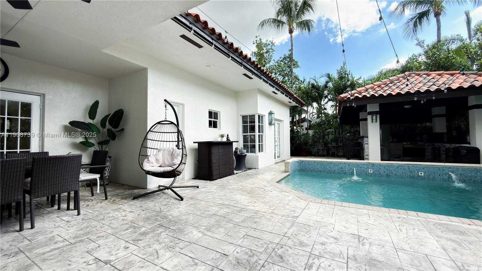 Small Image of 15106 NORTH WEST 89TH CT, Miami Lakes Number 40