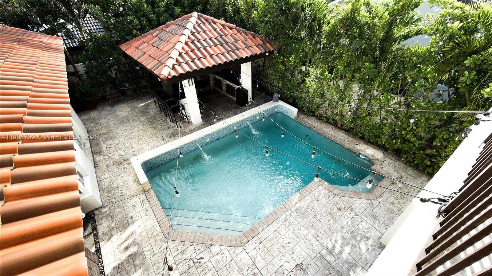 Small Image of 15106 NORTH WEST 89TH CT, Miami Lakes Number 41