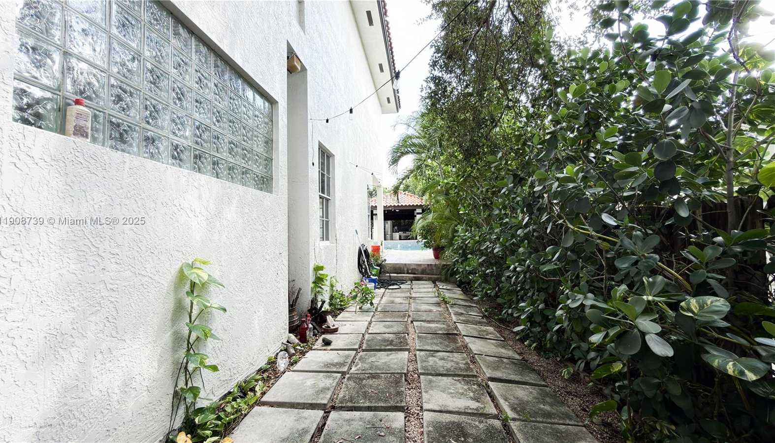 Small Image of 15106 NORTH WEST 89TH CT, Miami Lakes Number 44