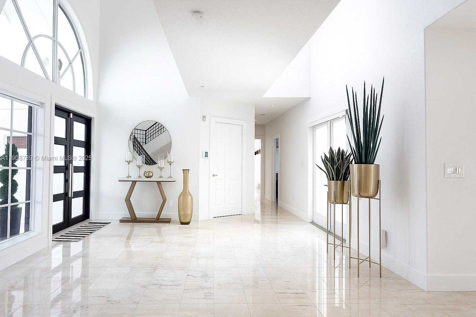 Small Image of 15106 NORTH WEST 89TH CT, Miami Lakes Number 5