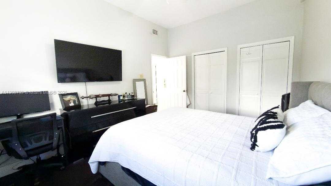 Small Image of 15106 NORTH WEST 89TH CT, Miami Lakes Number 50