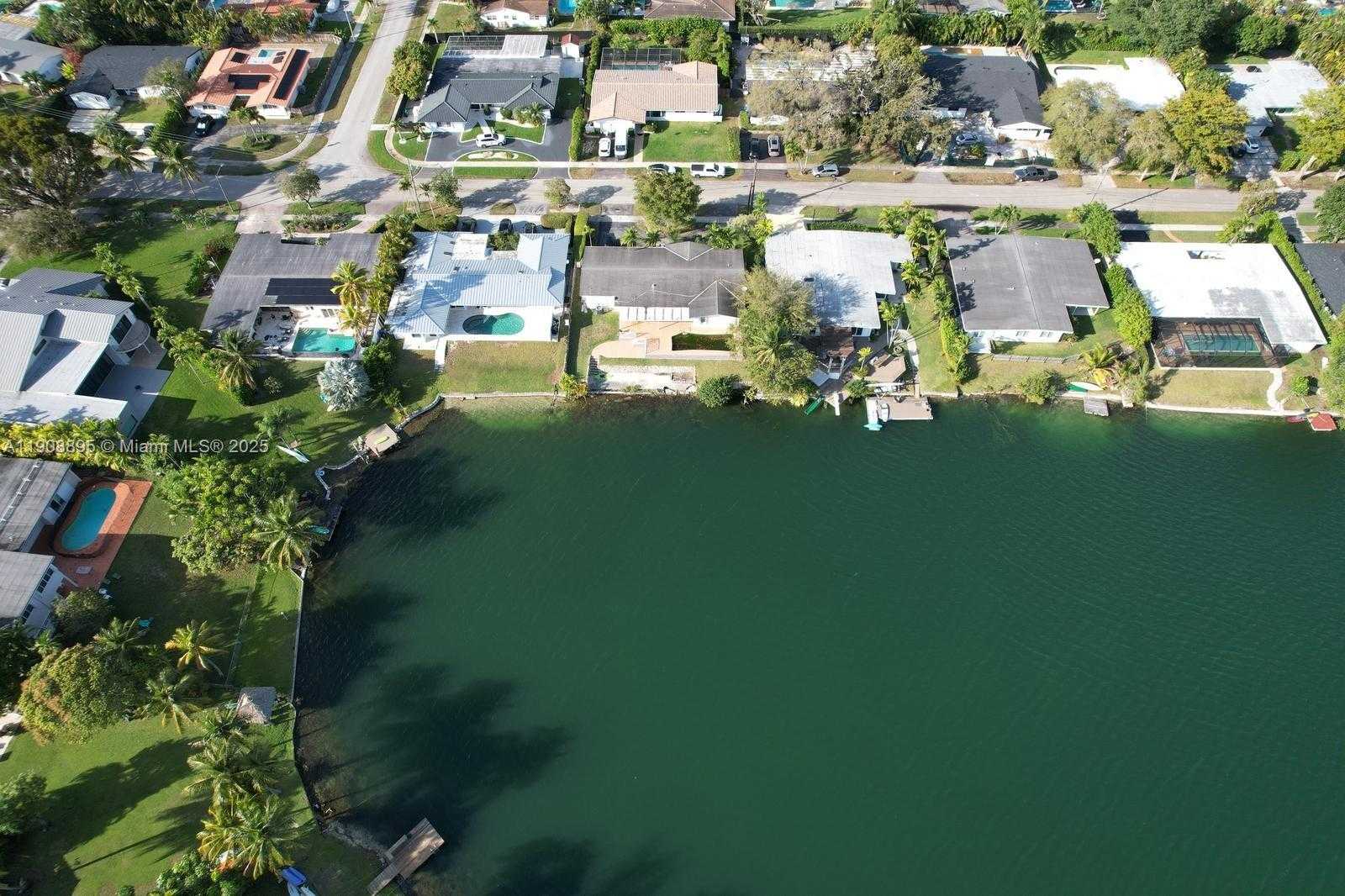 Small Image of 2010 NORTH EAST 196TH TER, North Miami Beach Number 25