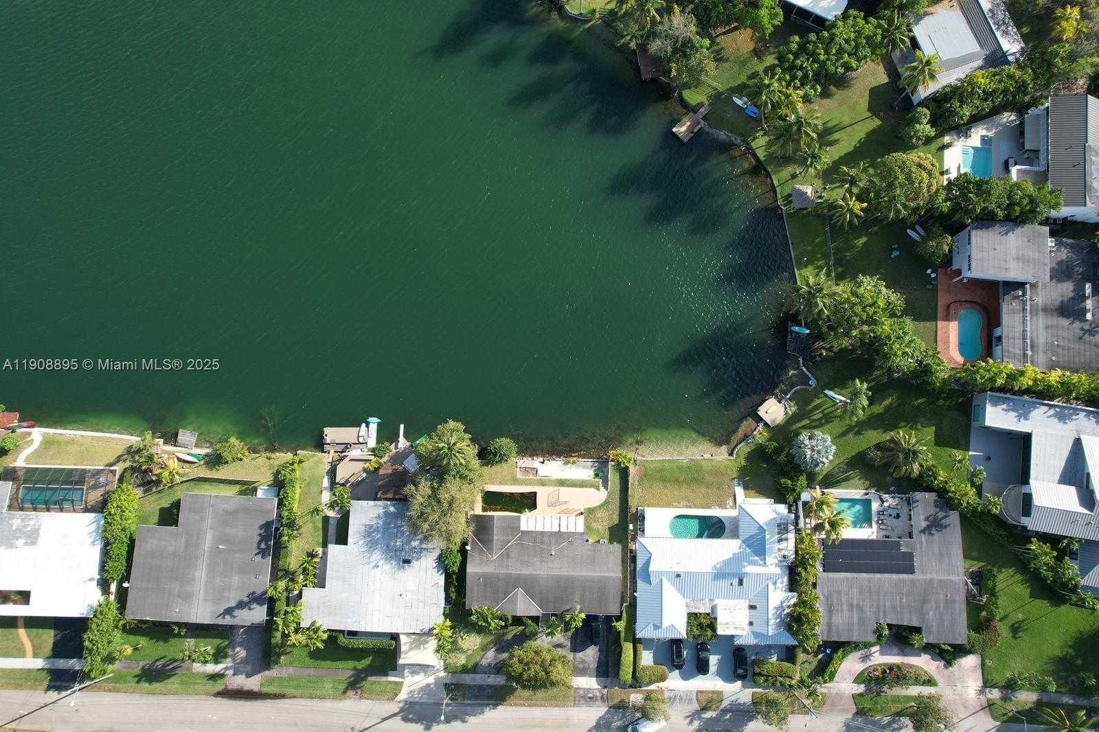 Small Image of 2010 NORTH EAST 196TH TER, North Miami Beach Number 27