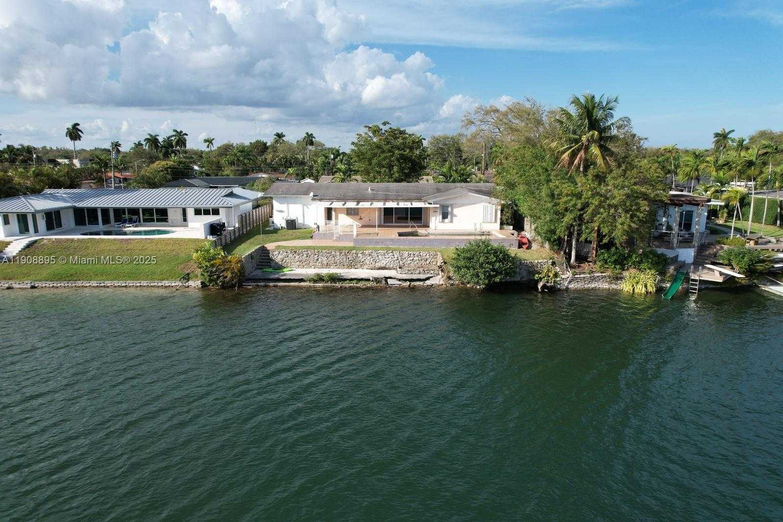 Small Image of 2010 NORTH EAST 196TH TER, North Miami Beach Number 28