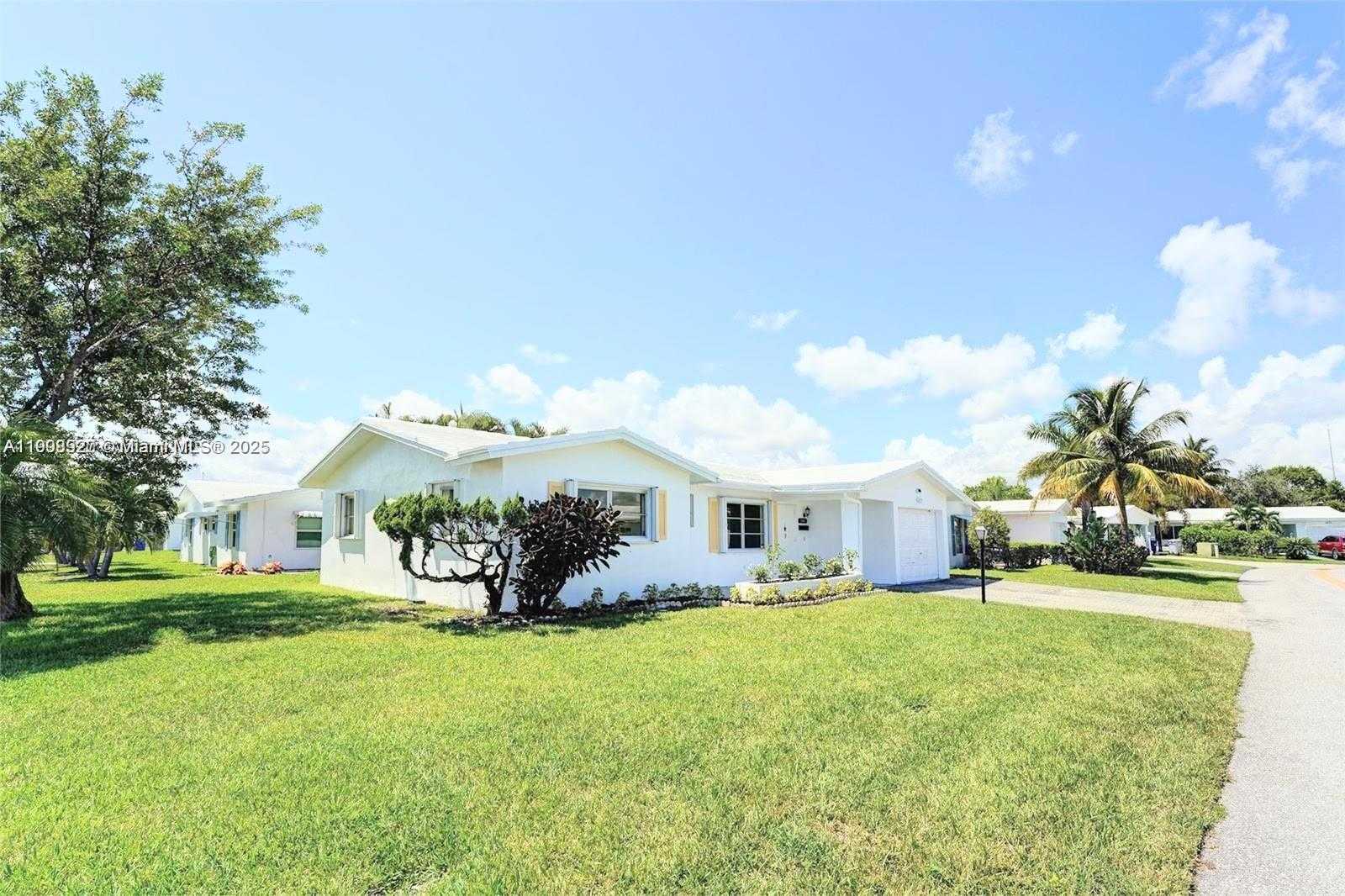 Small Image of 300 NORTH WEST 28TH CT, Pompano Beach Number 2