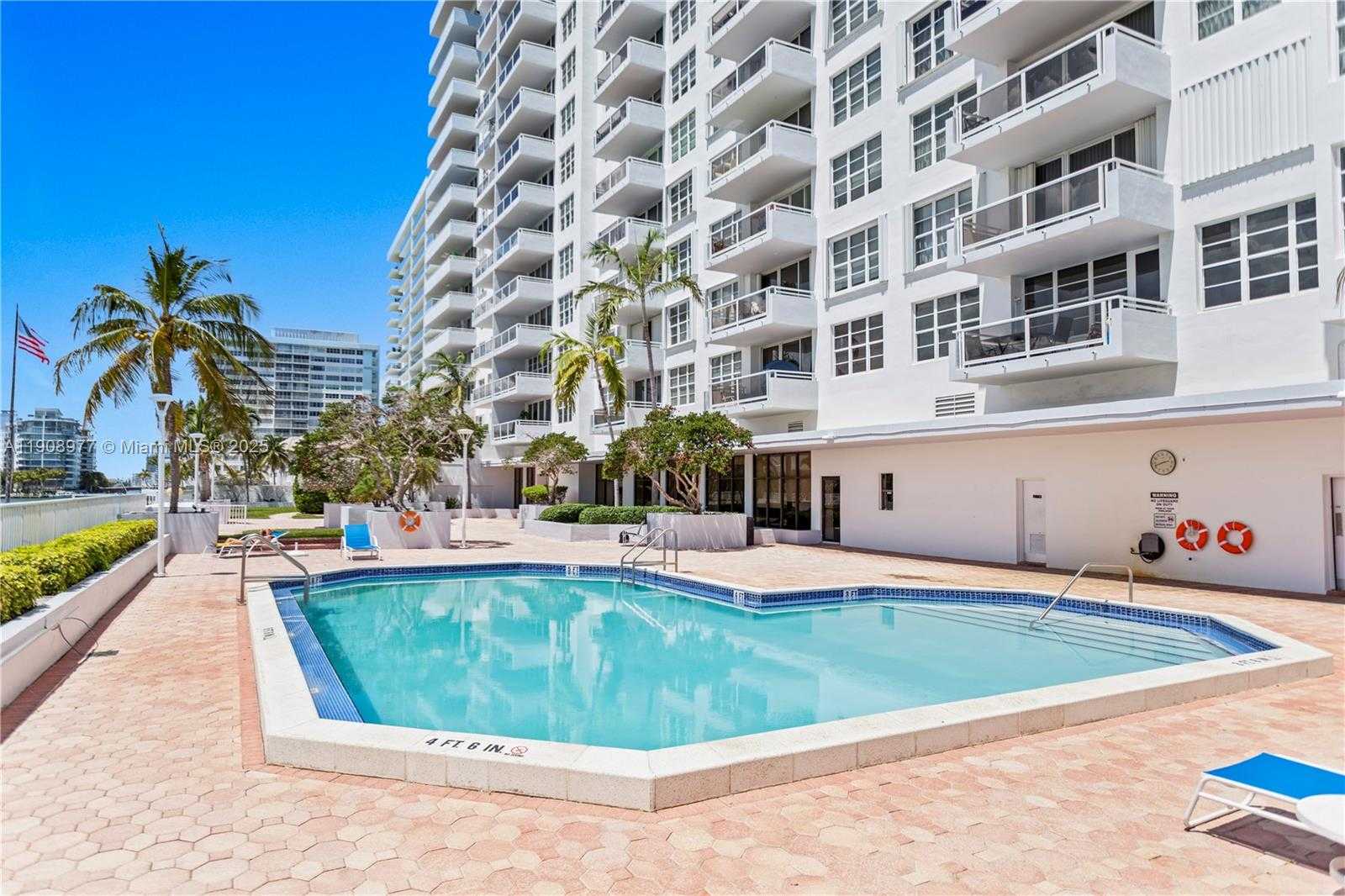 Small Image of 5700 COLLINS AVE #3A, Miami Beach Number 15