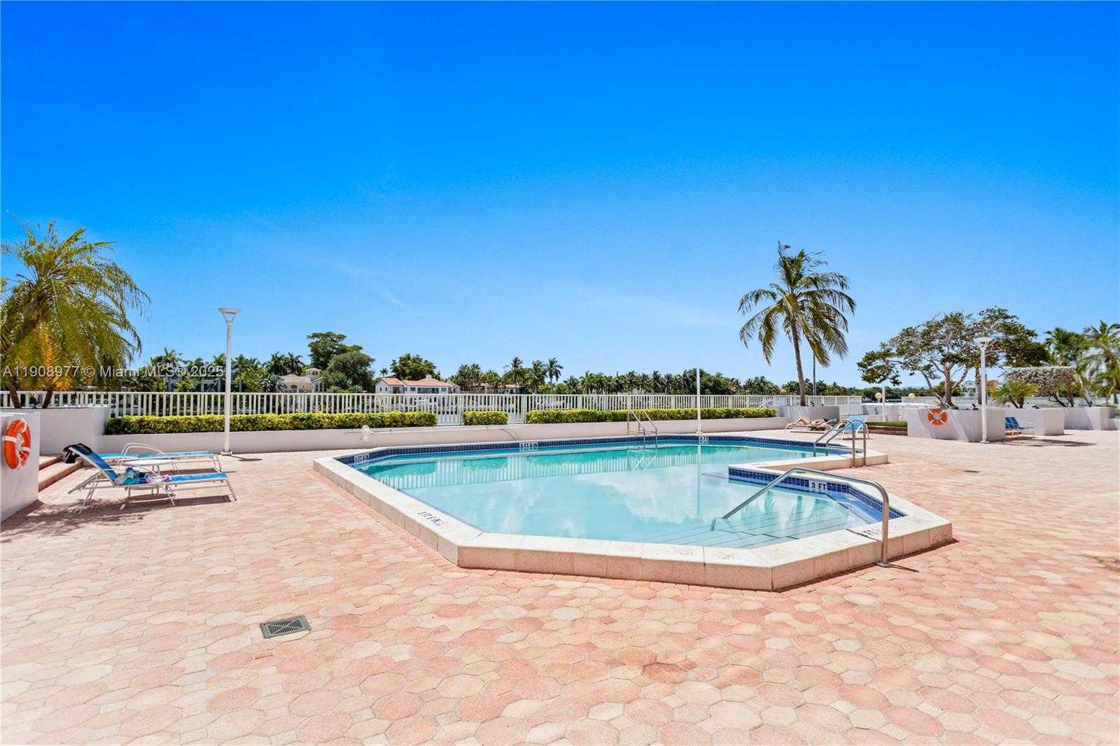 Small Image of 5700 COLLINS AVE #3A, Miami Beach Number 18