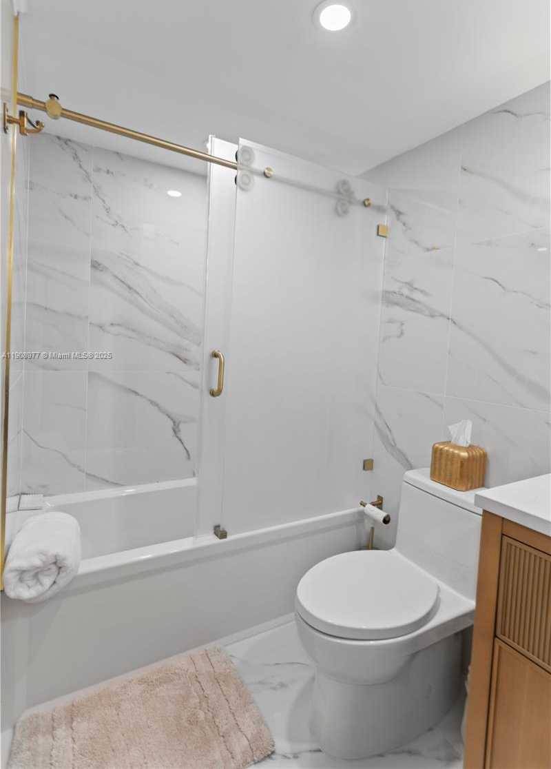 Small Image of 5700 COLLINS AVE #3A, Miami Beach Number 23