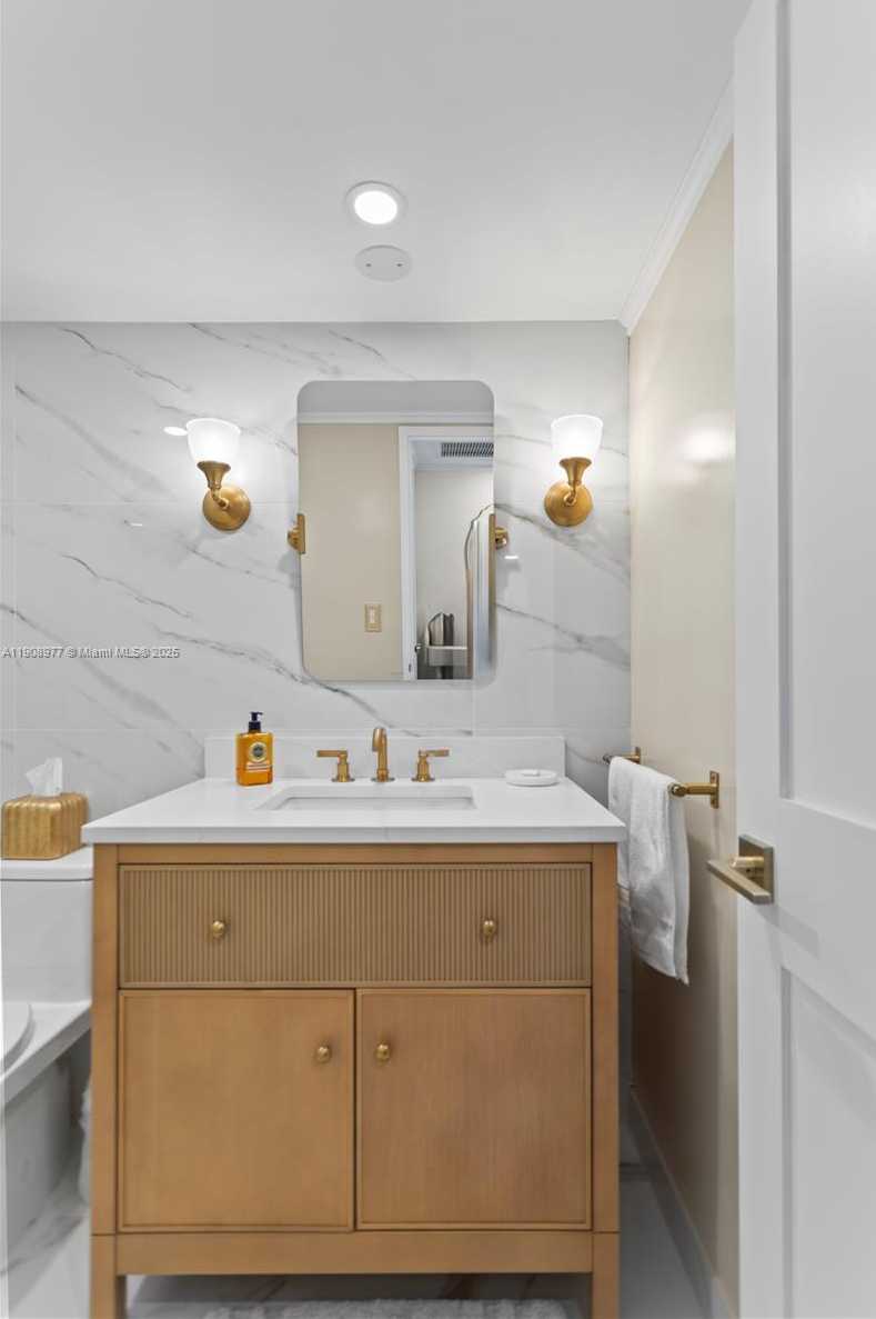 Small Image of 5700 COLLINS AVE #3A, Miami Beach Number 36