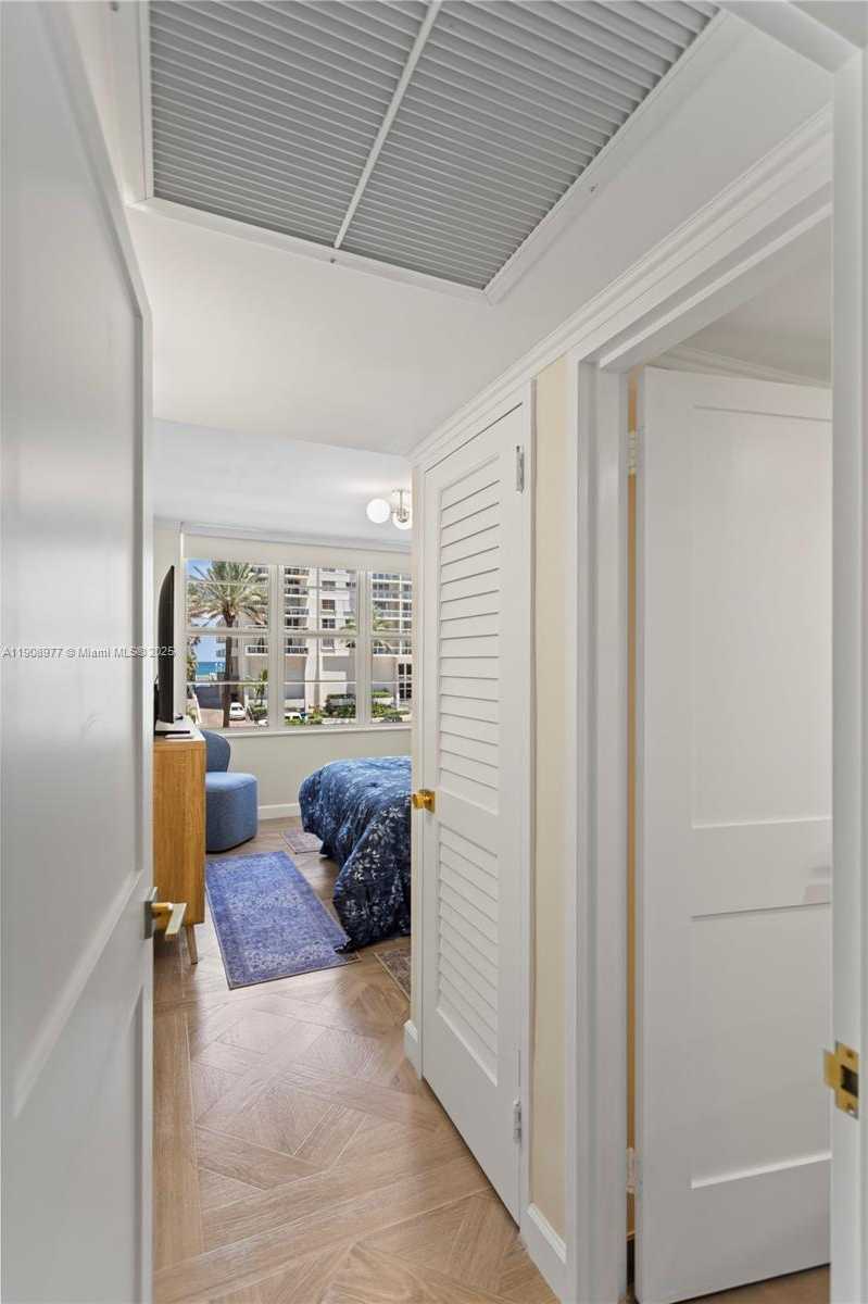 Small Image of 5700 COLLINS AVE #3A, Miami Beach Number 49