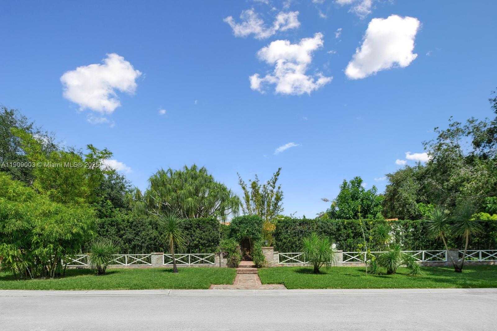 Small Image of 575 HIBISCUS LN, Miami Number 19